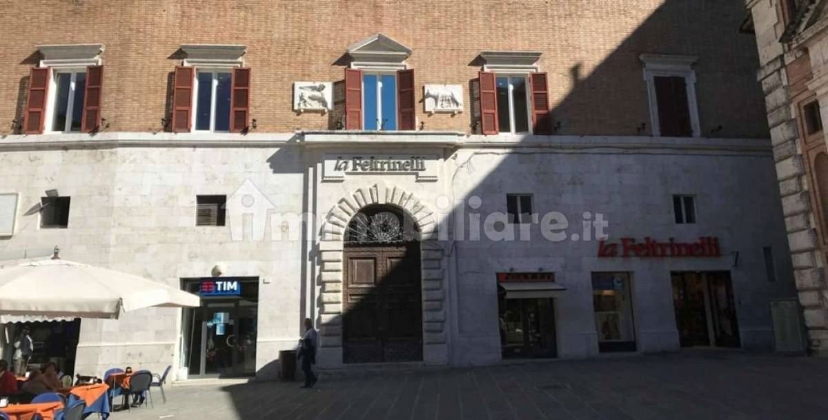 Magazzino uso commerciale vendita a Perugia