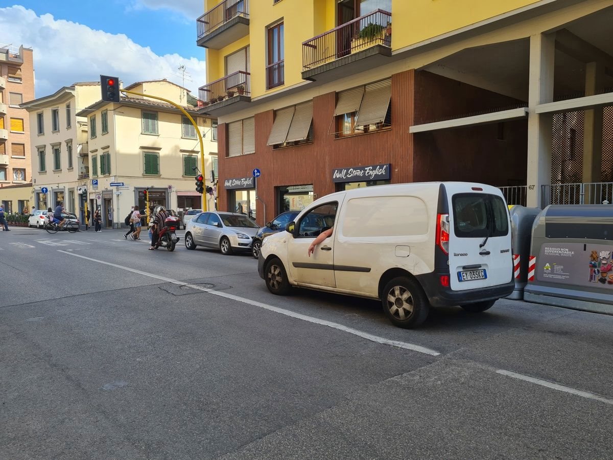 Negozio uso commerciale affitto a Firenze