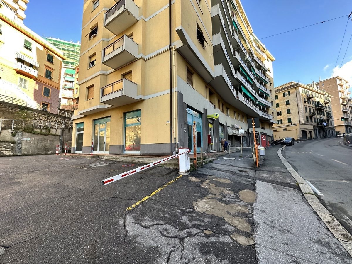 Negozio uso commerciale vendita a Genova