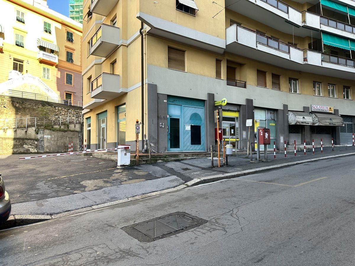 Negozio uso commerciale vendita a Genova
