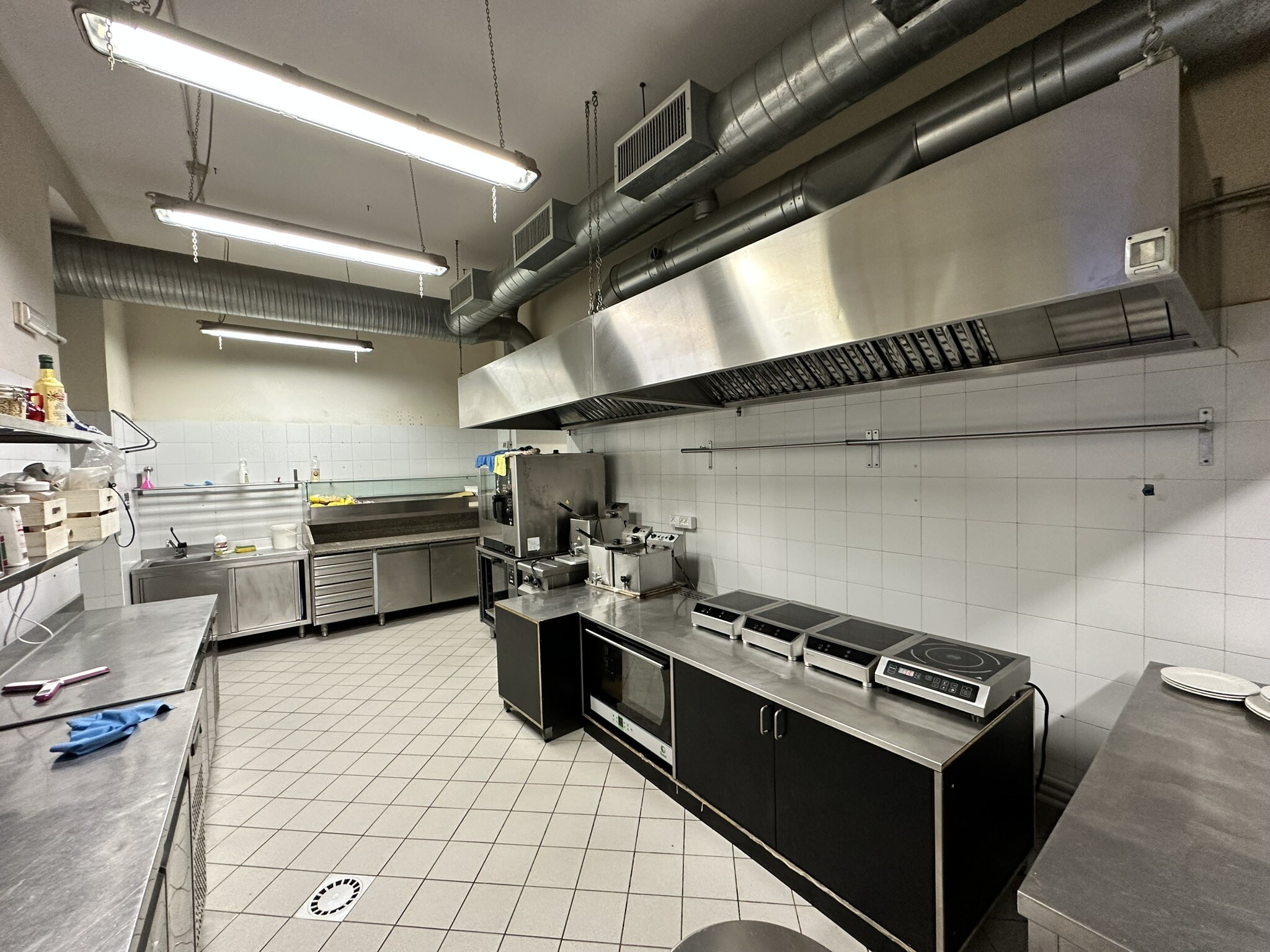 Negozio uso commerciale vendita a Genova