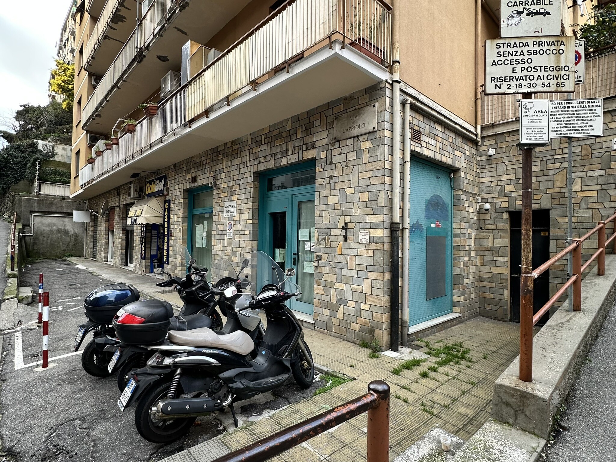 Negozio uso commerciale vendita a Genova