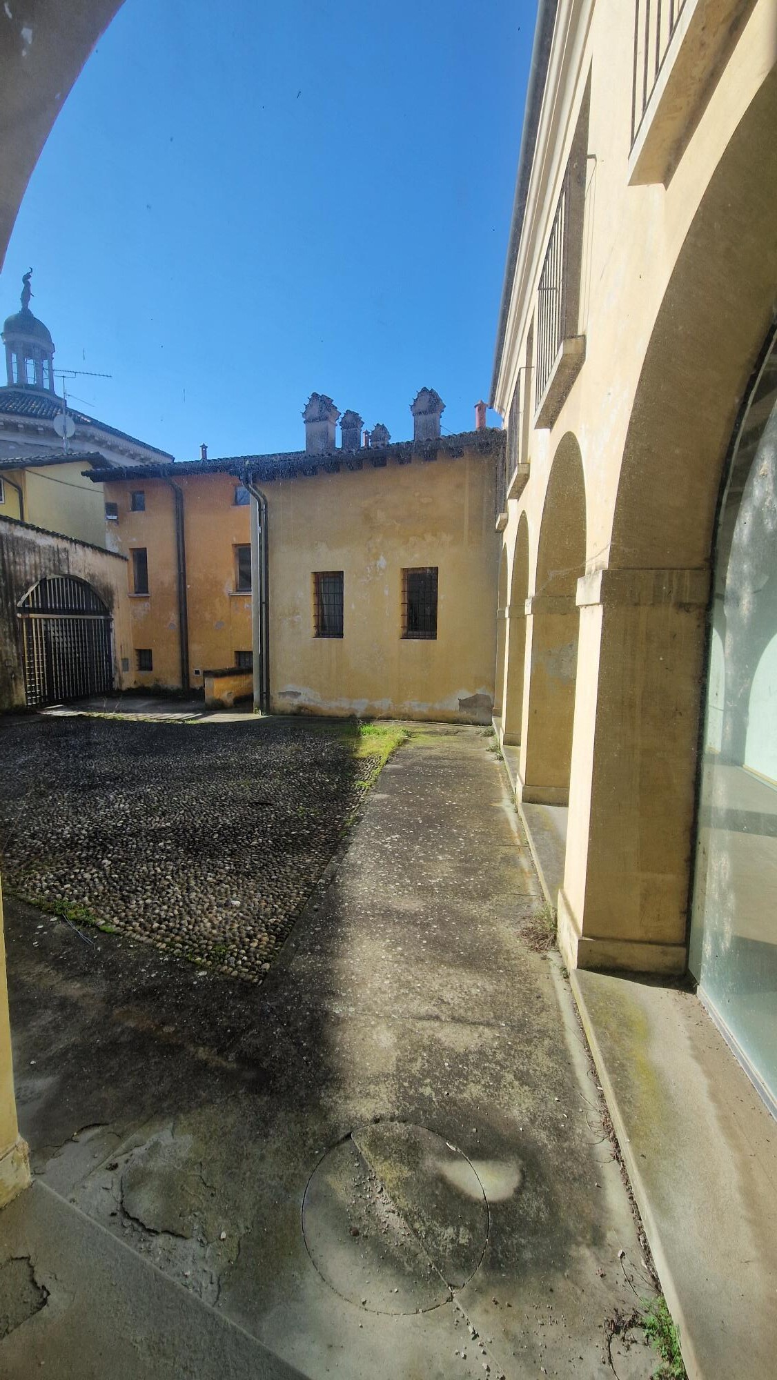 Palazzina uso commerciale vendita a Castiglione delle Stiviere