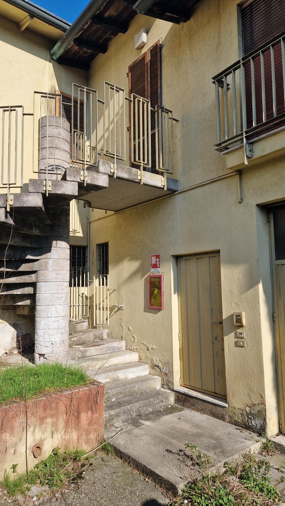 Palazzina uso commerciale vendita a Castiglione delle Stiviere