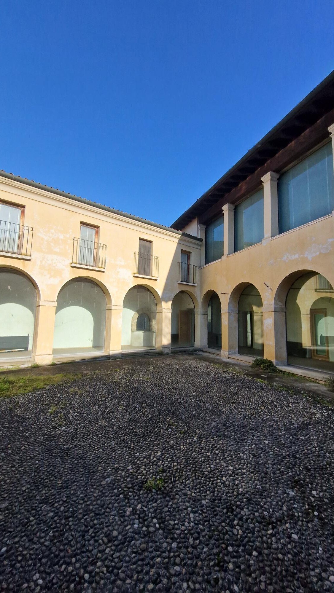 Palazzina uso commerciale vendita a Castiglione delle Stiviere