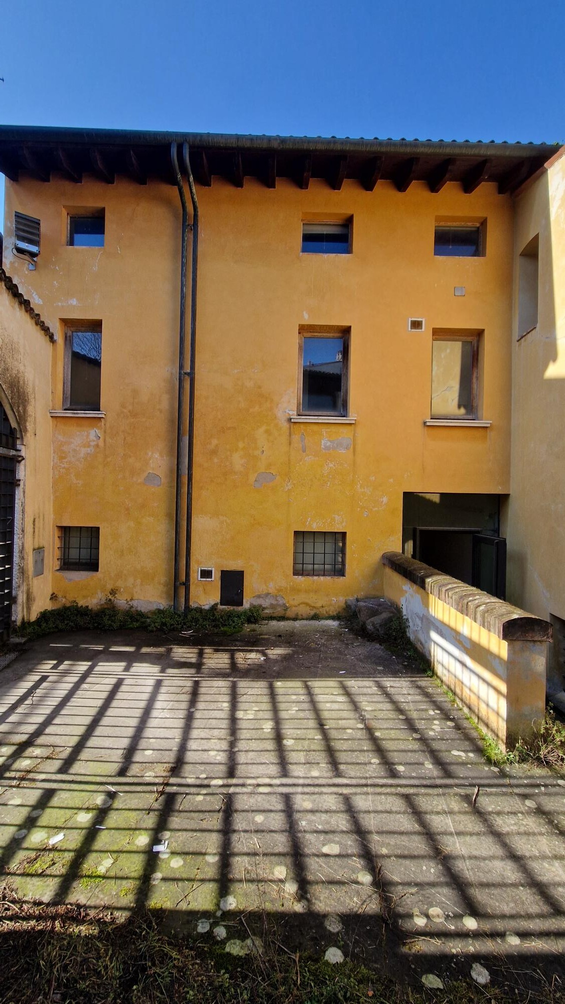 Palazzina uso commerciale vendita a Castiglione delle Stiviere