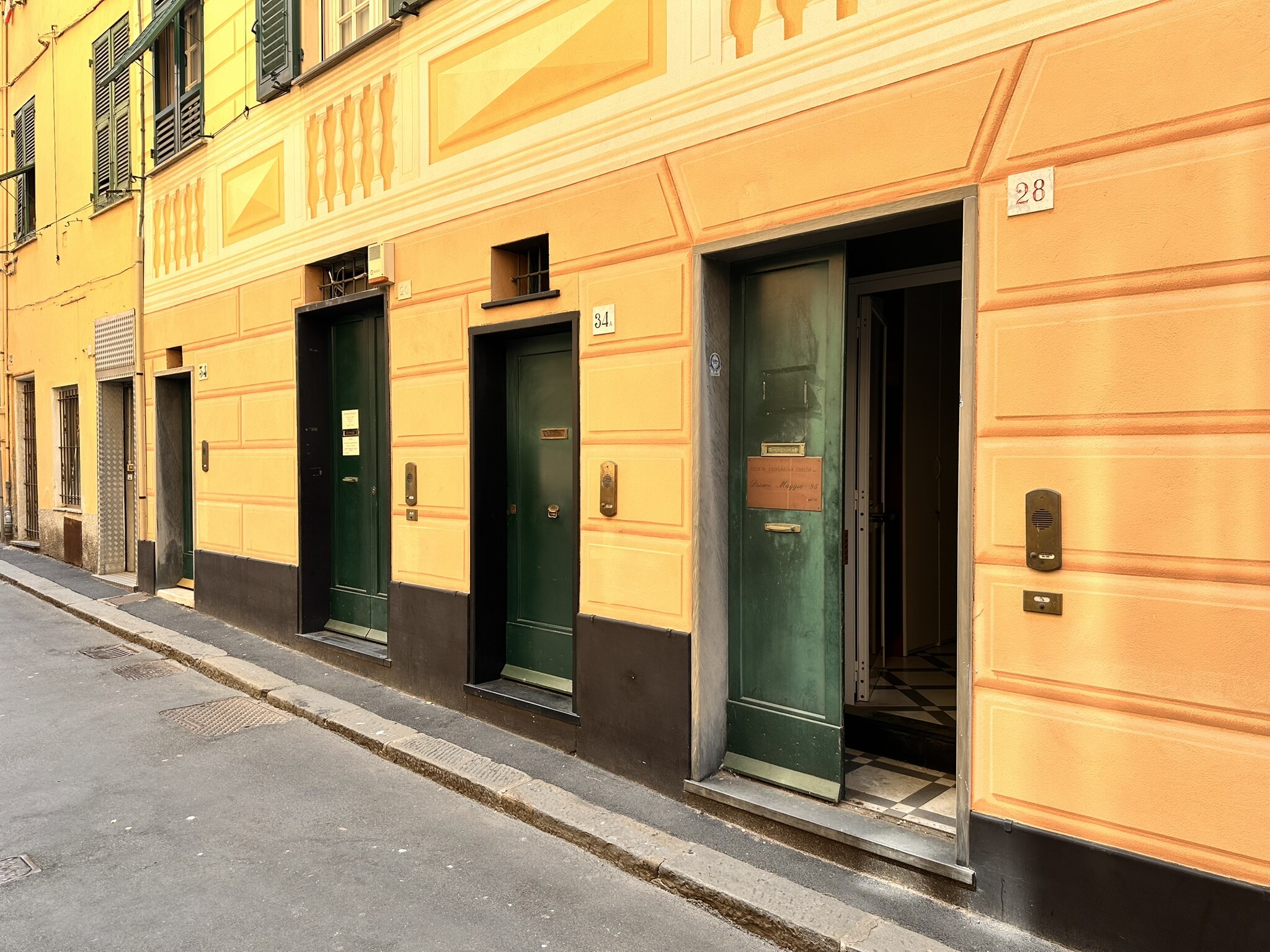 Negozio uso commerciale vendita a Genova