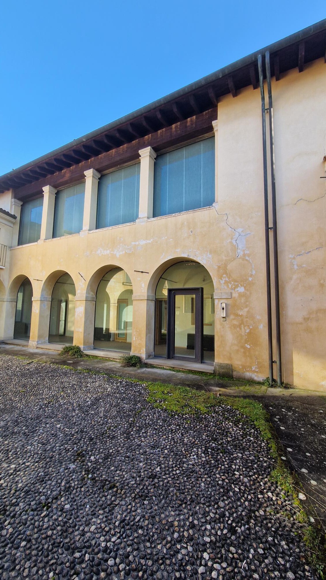 Palazzina uso commerciale vendita a Castiglione delle Stiviere
