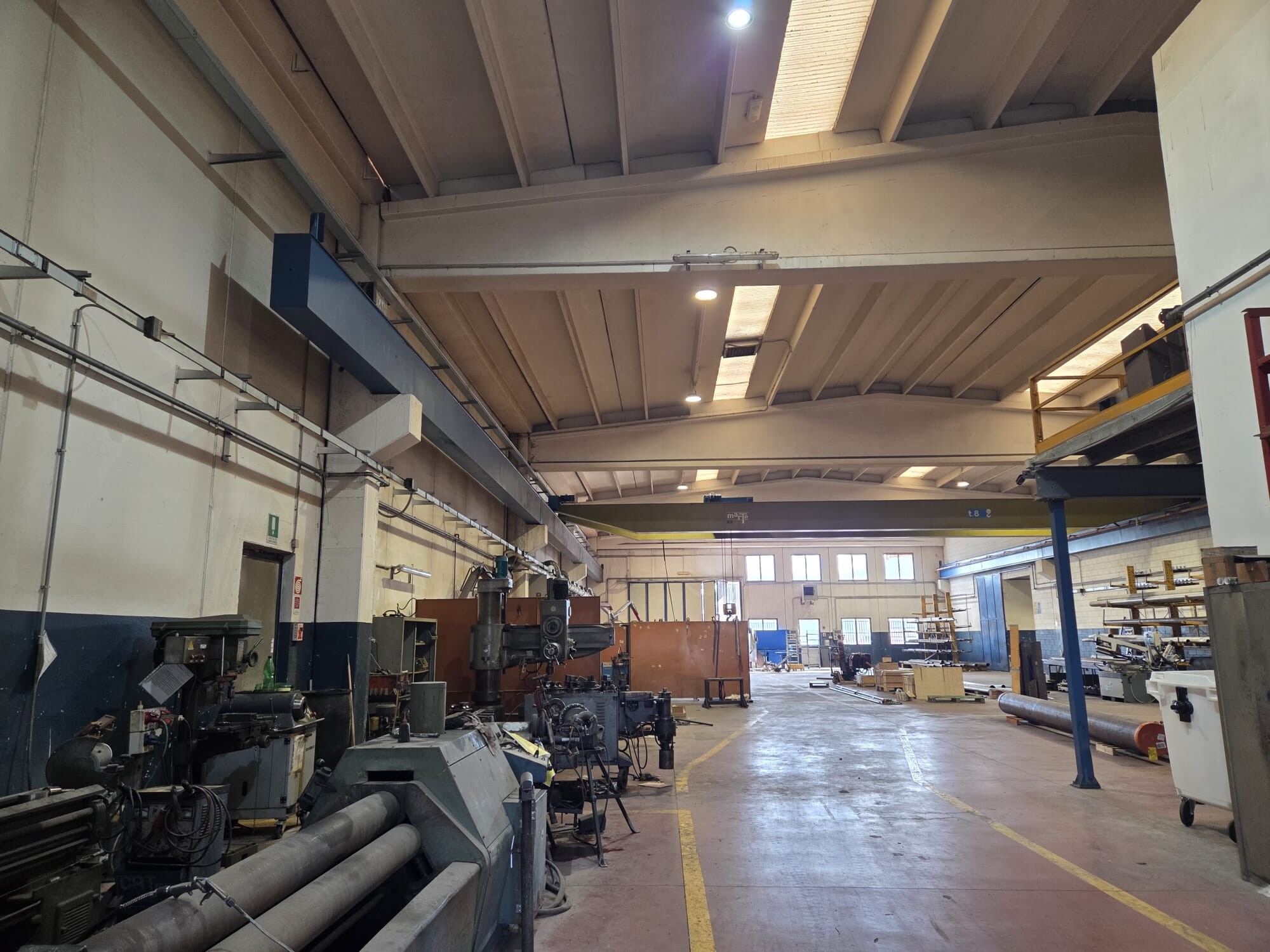 Complesso uso industriale affitto a Sulbiate