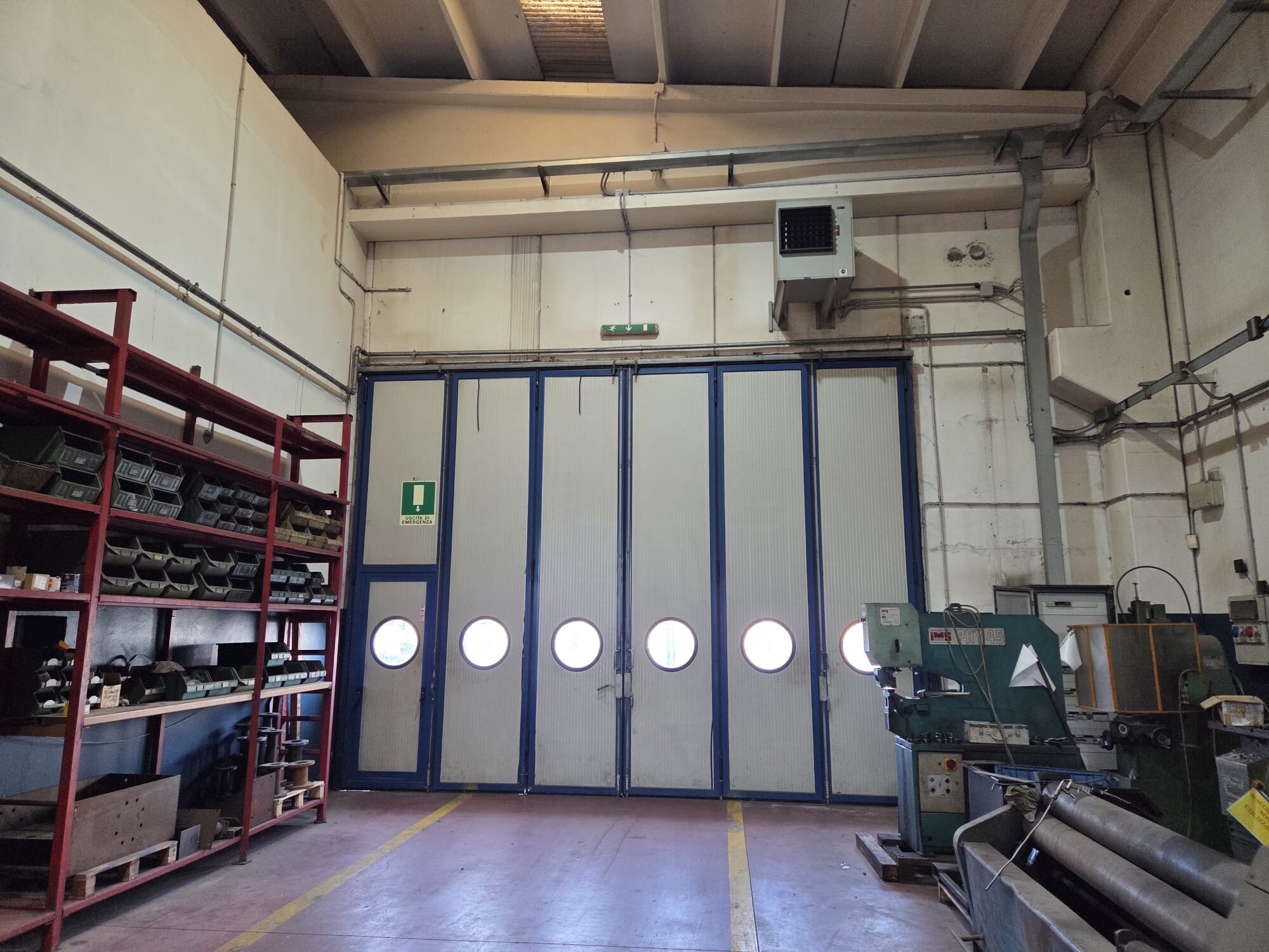 Complesso uso industriale affitto a Sulbiate