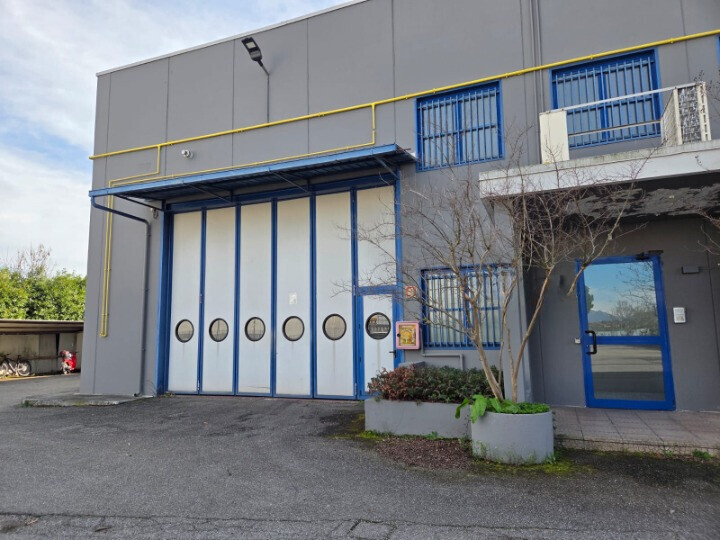 Complesso uso industriale affitto a Sulbiate
