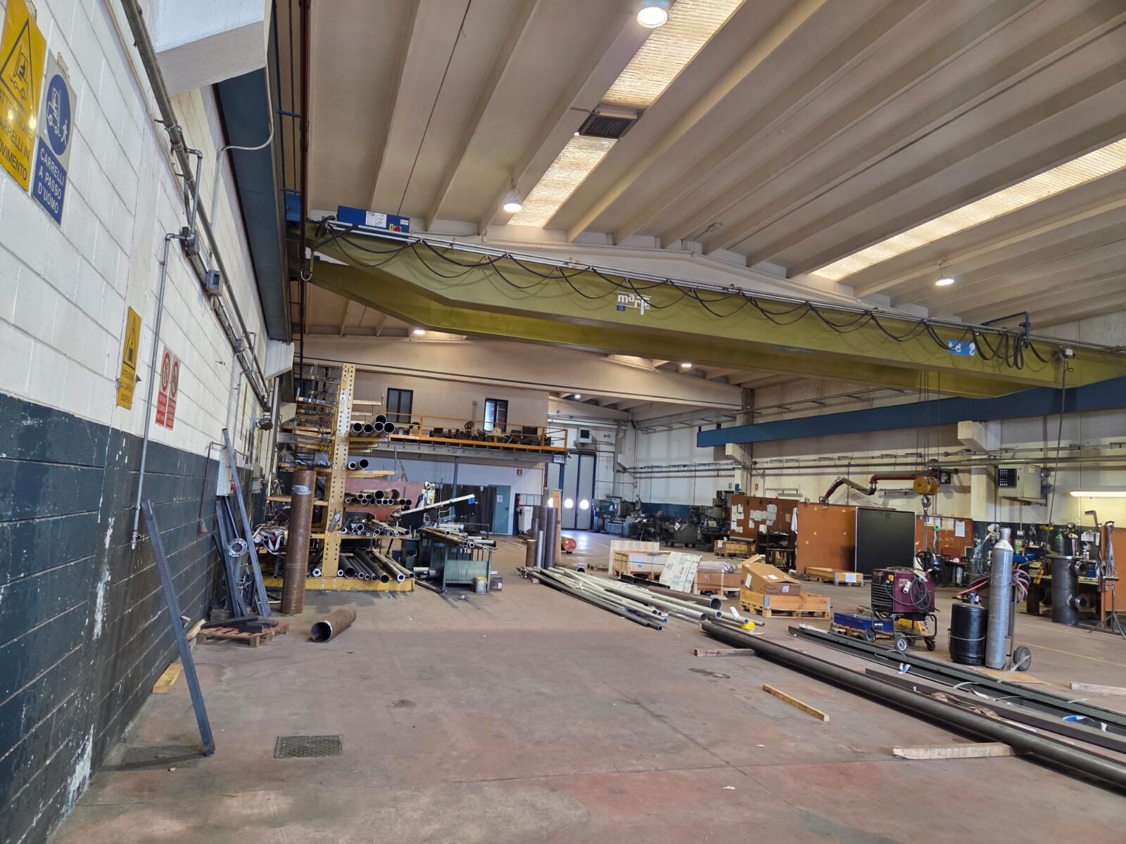 Complesso uso industriale affitto a Sulbiate