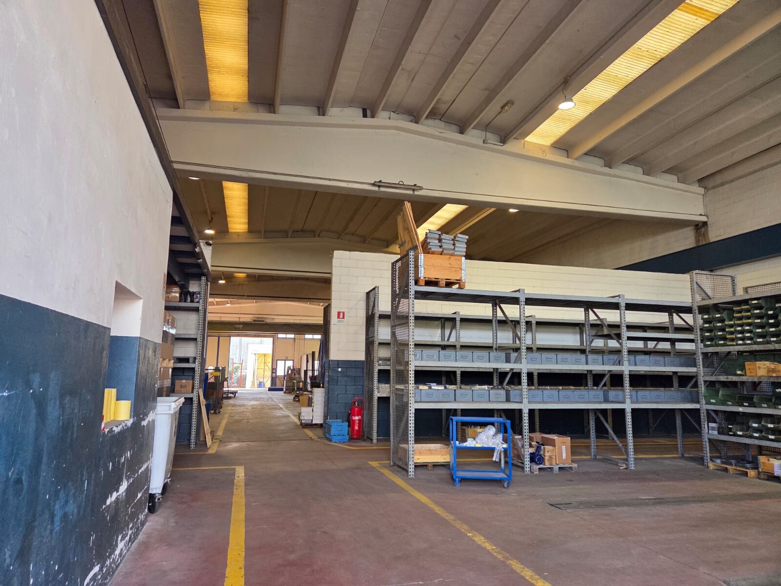 Complesso uso industriale affitto a Sulbiate