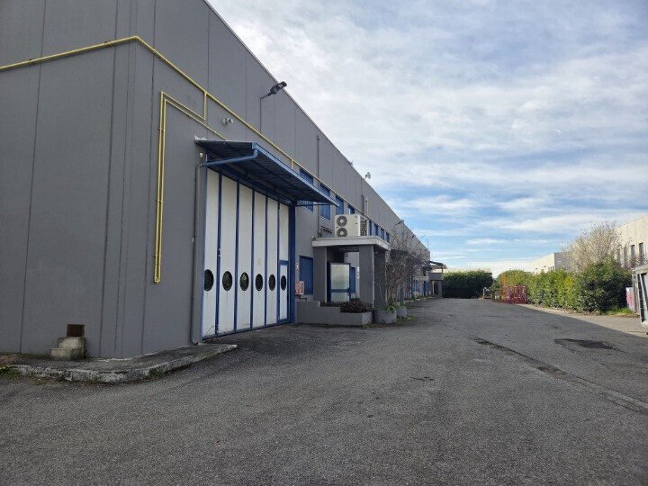 Complesso uso industriale affitto a Sulbiate