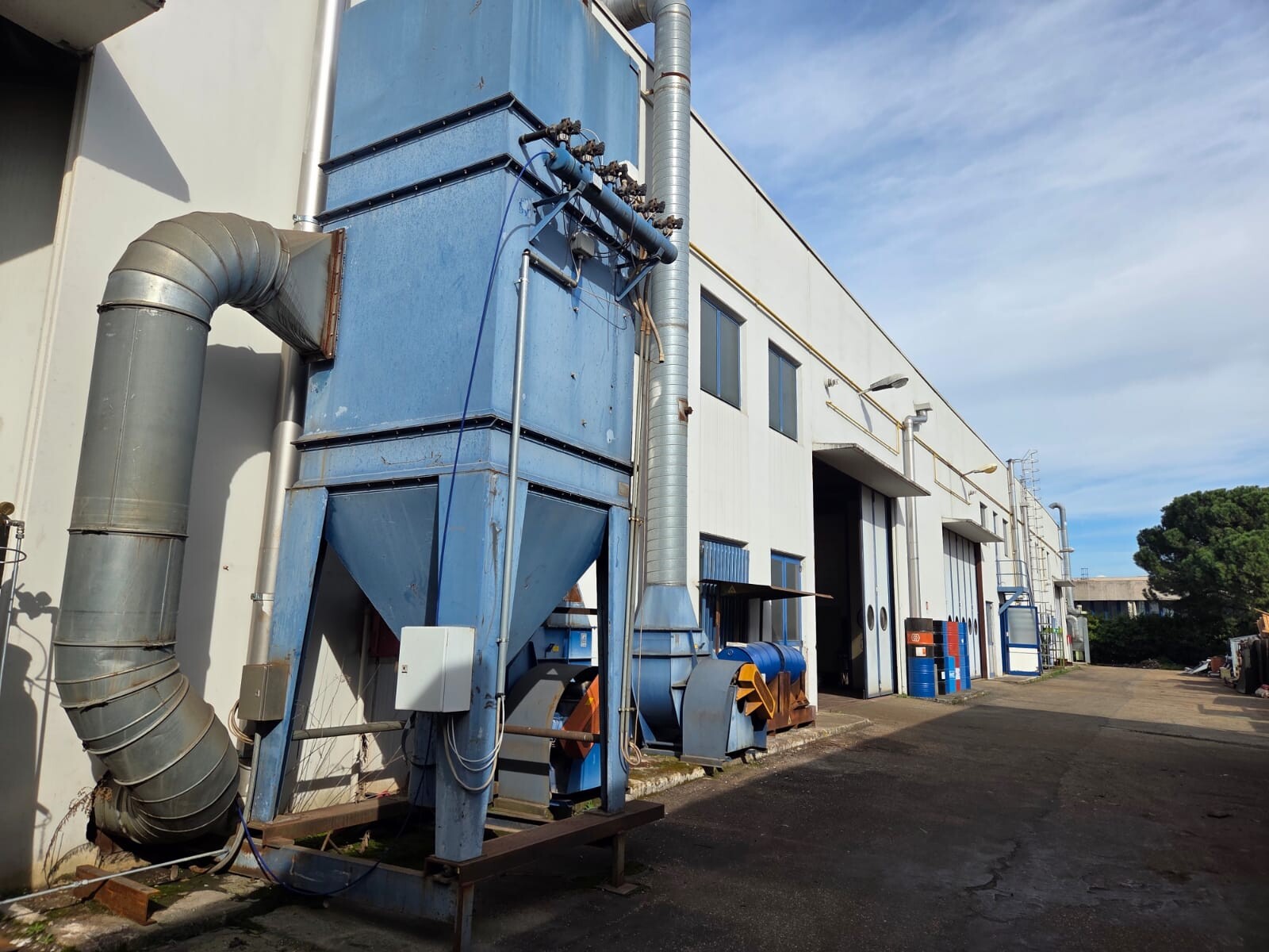 Complesso uso industriale affitto a Sulbiate