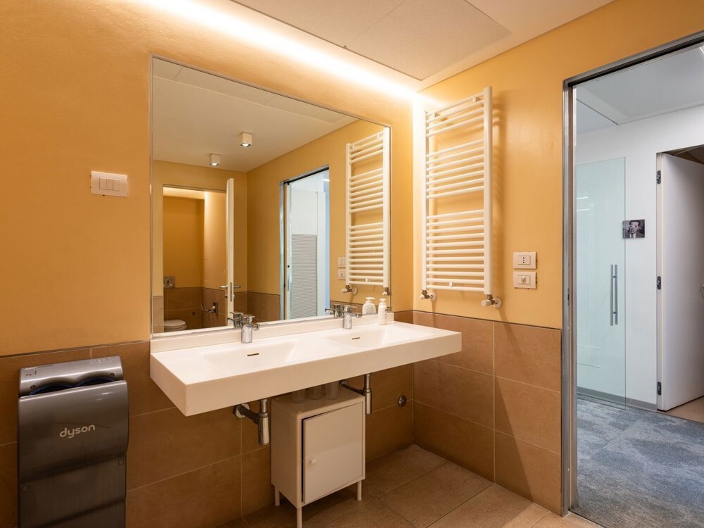 Edificio Direzionale uso ufficio affitto a Milano