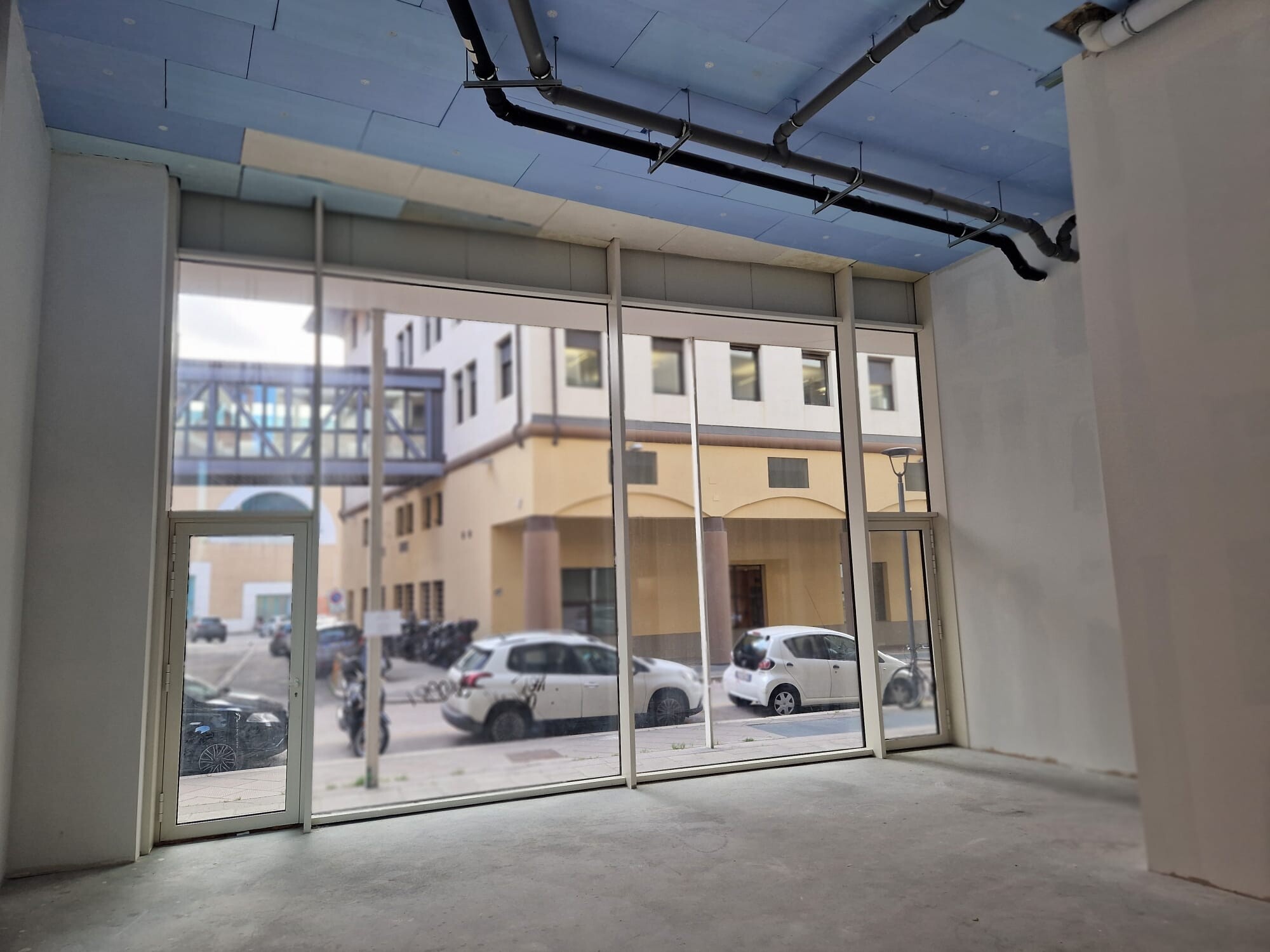 Negozio uso commerciale affitto a Firenze