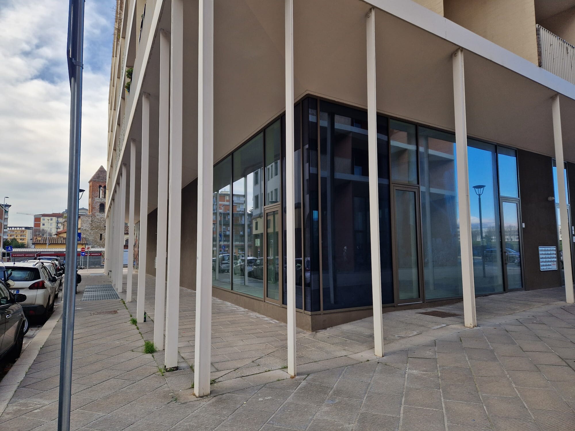 Negozio uso commerciale affitto a Firenze