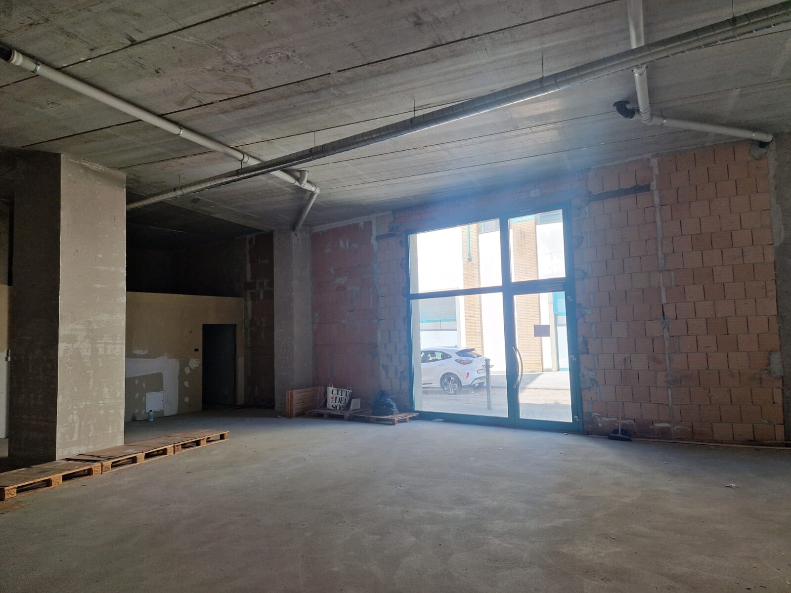 Negozio uso commerciale affitto a Firenze