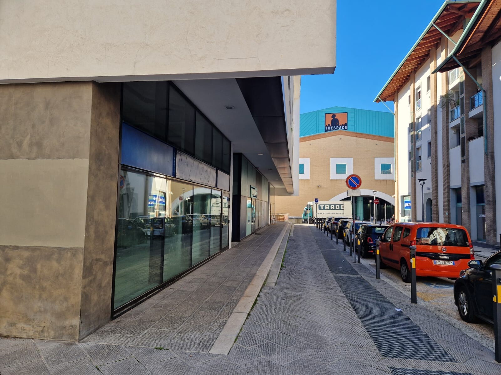 Negozio uso commerciale affitto a Firenze