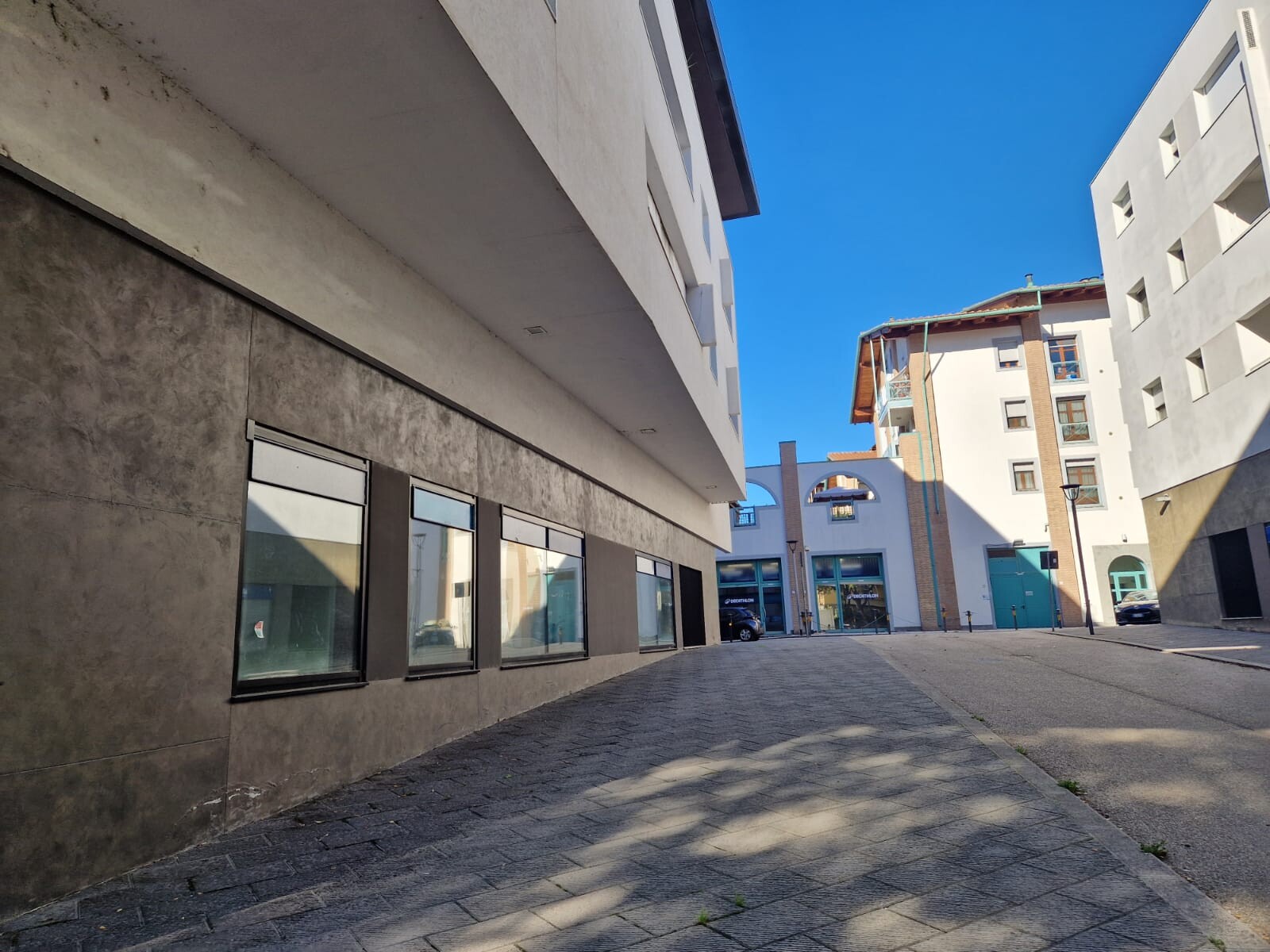 Negozio uso commerciale affitto a Firenze