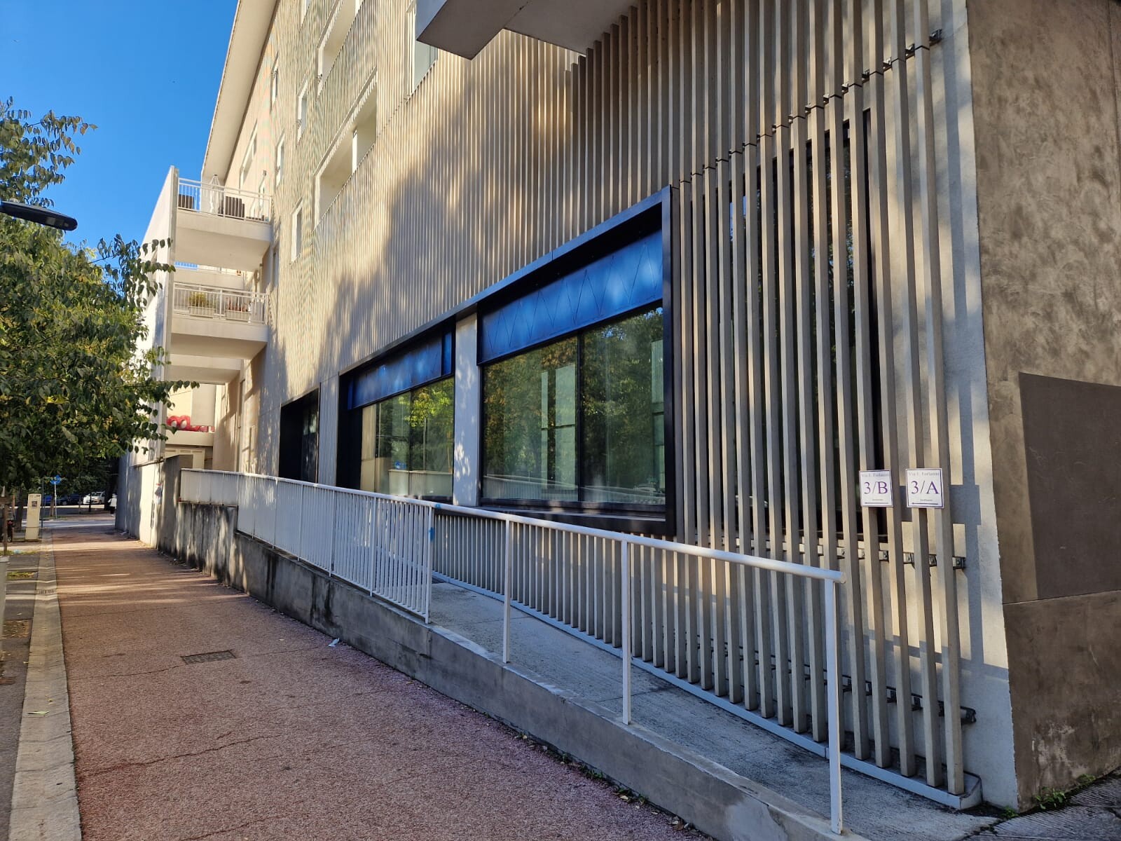 Negozio uso commerciale affitto a Firenze