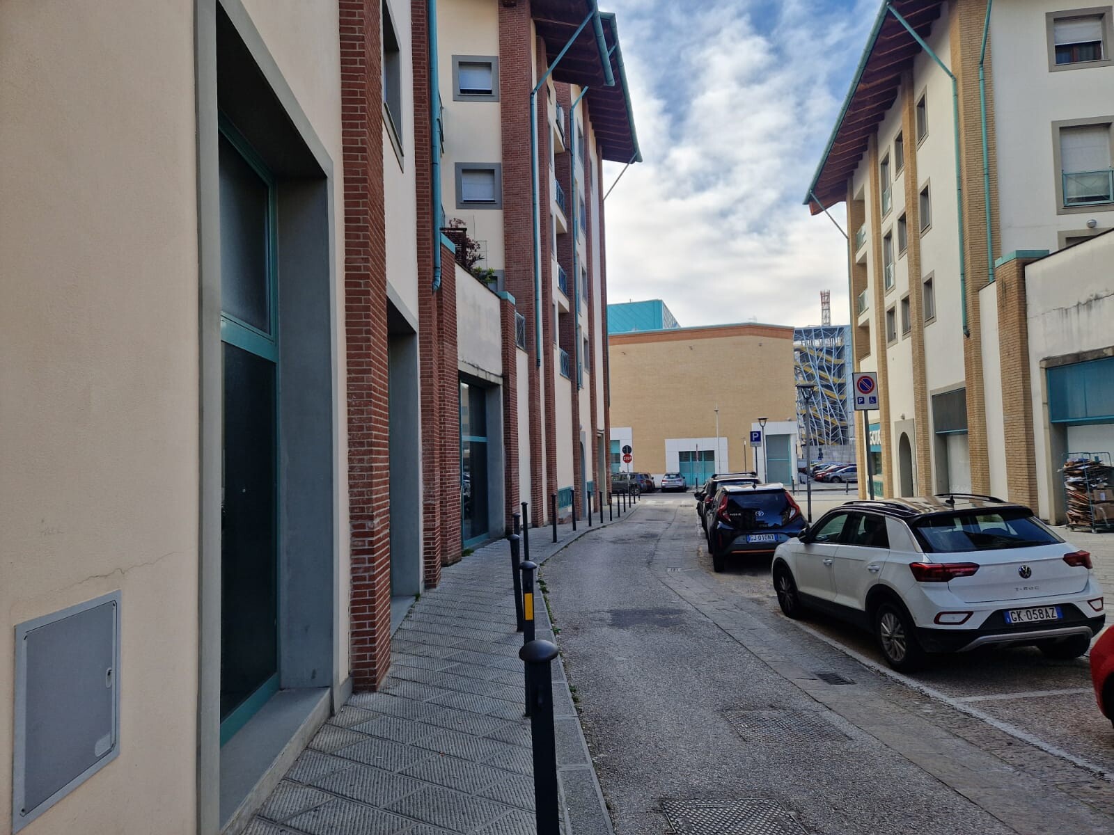 Negozio uso commerciale affitto a Firenze