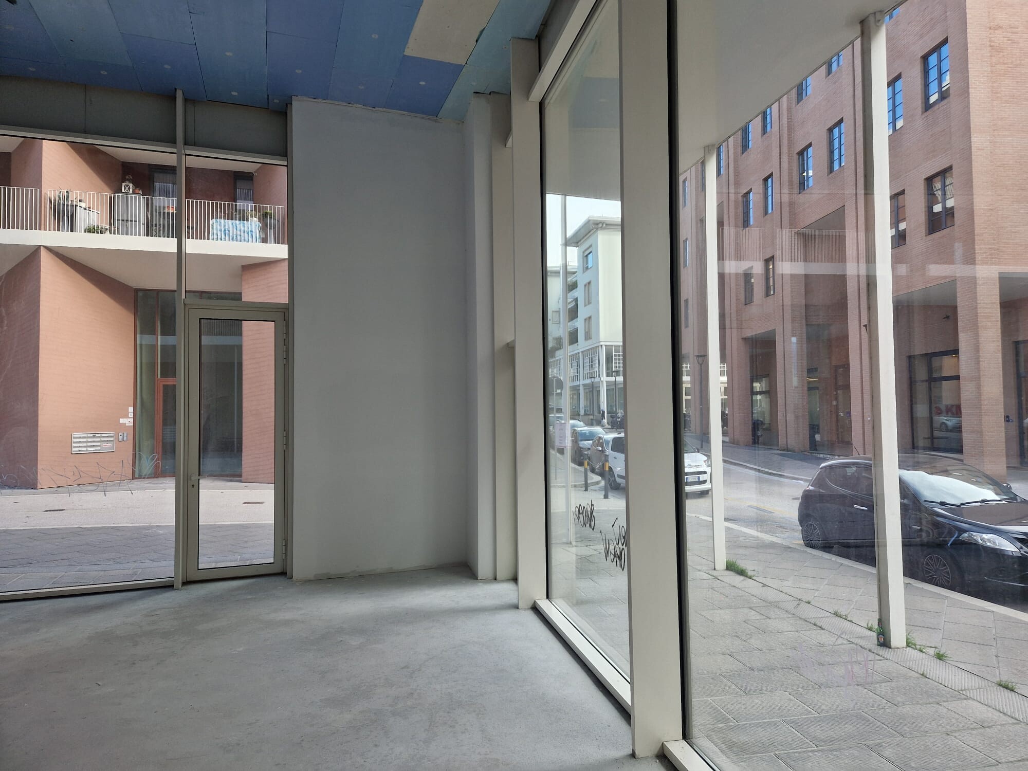 Negozio uso commerciale affitto a Firenze