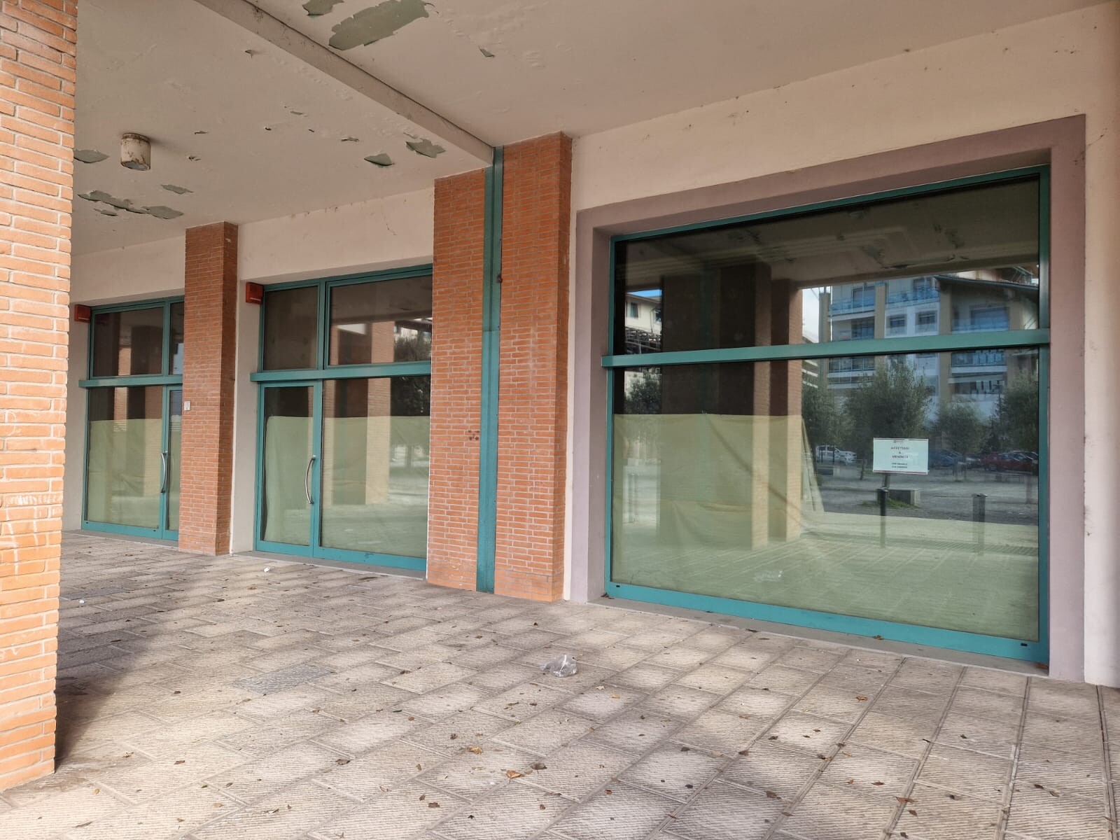 Negozio uso commerciale affitto a Firenze