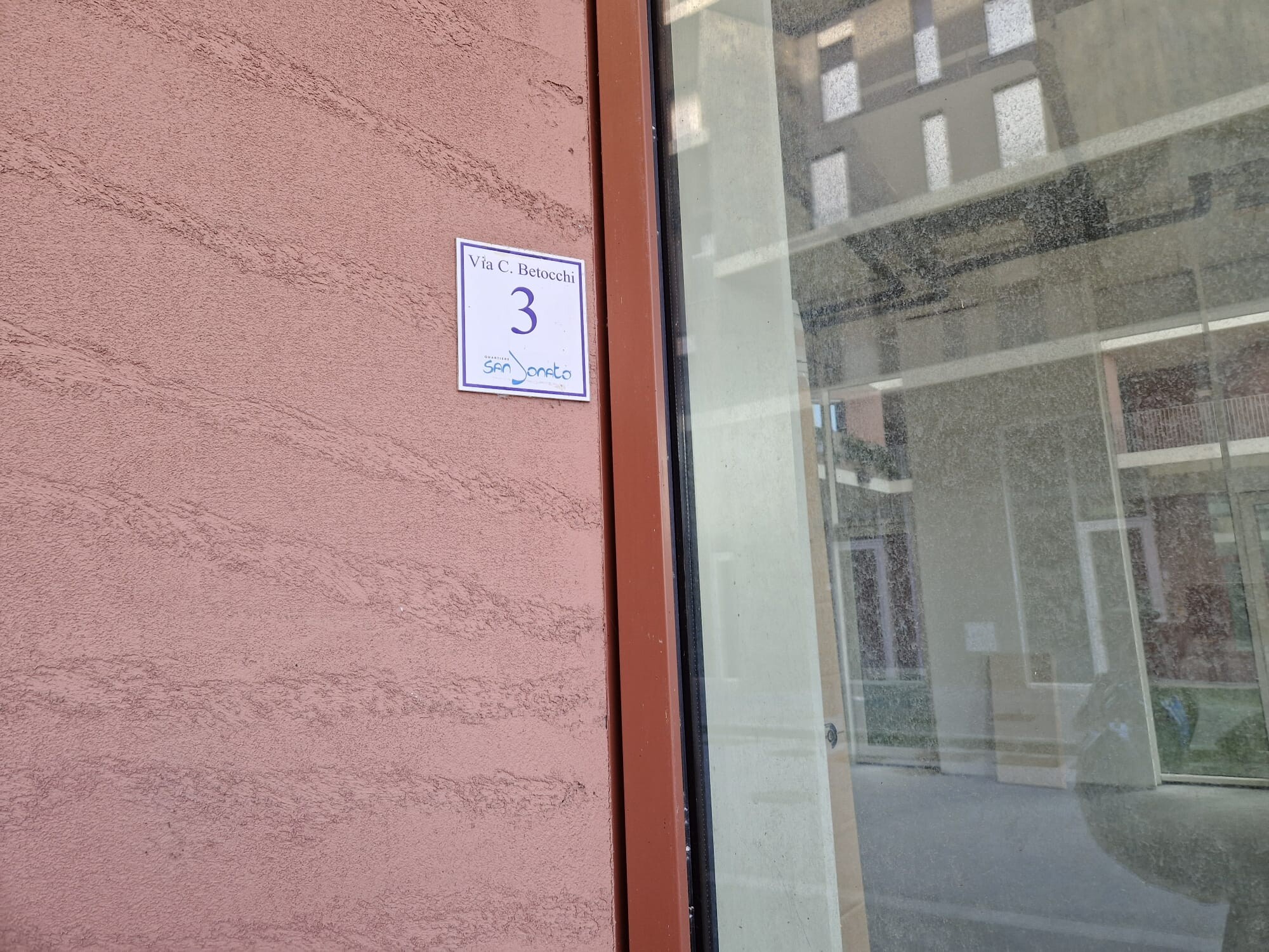 Negozio uso commerciale affitto a Firenze