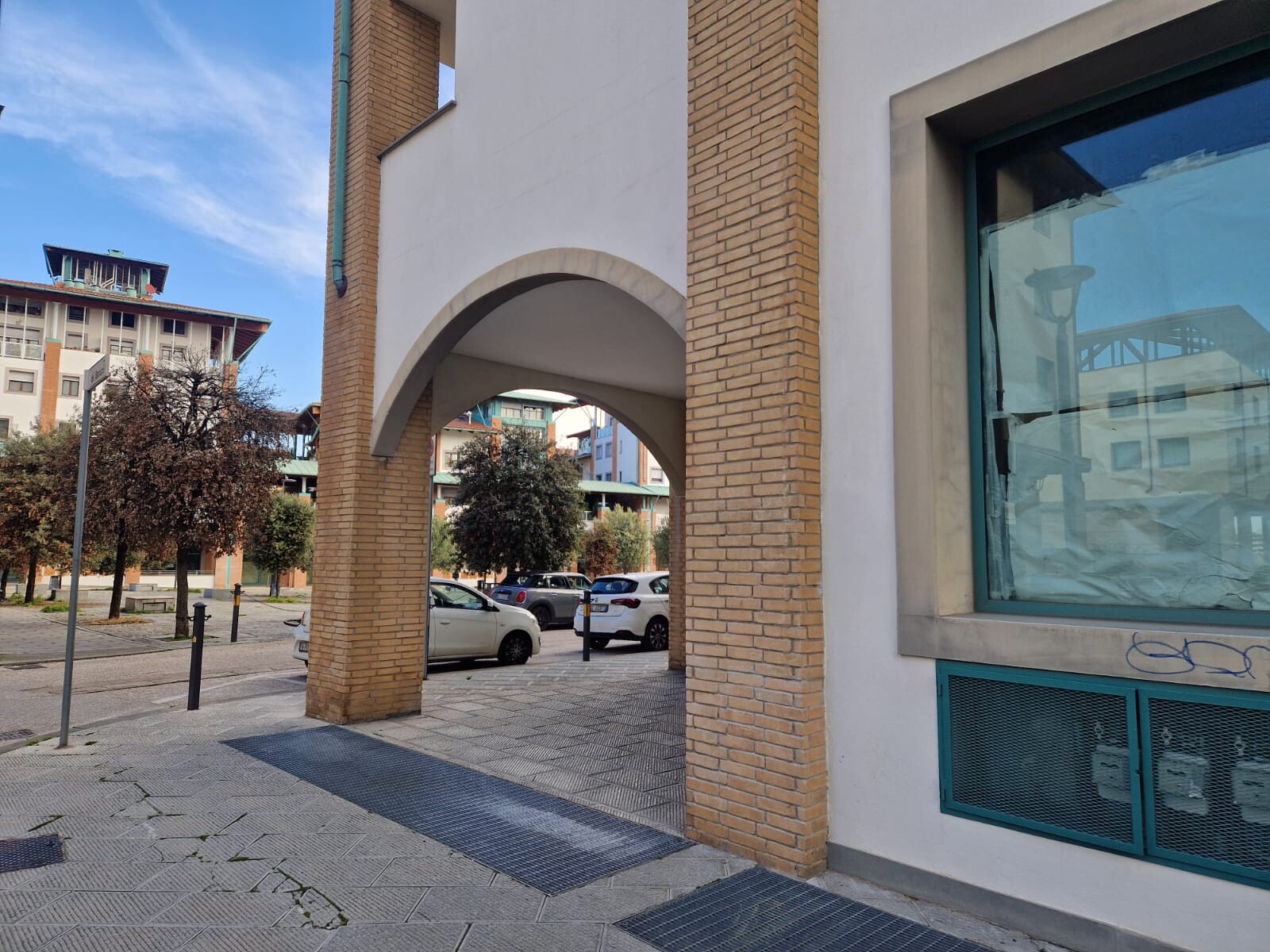 Negozio uso commerciale affitto a Firenze