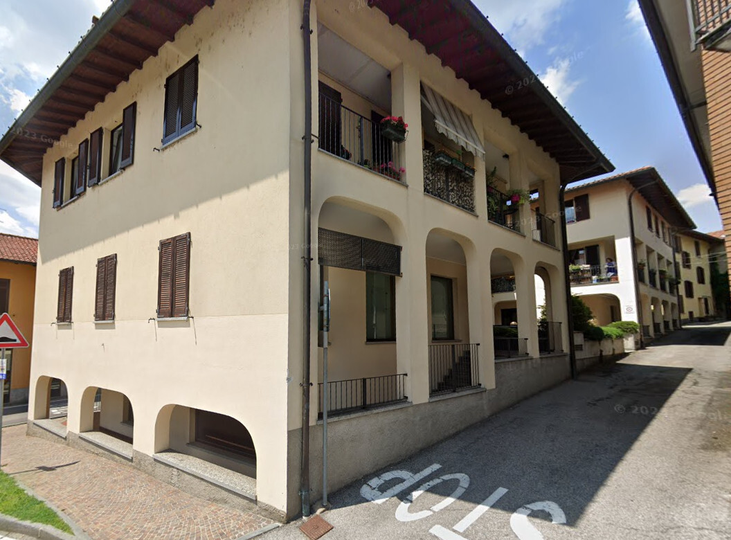 Negozio uso ufficio vendita a Casnate con Bernate