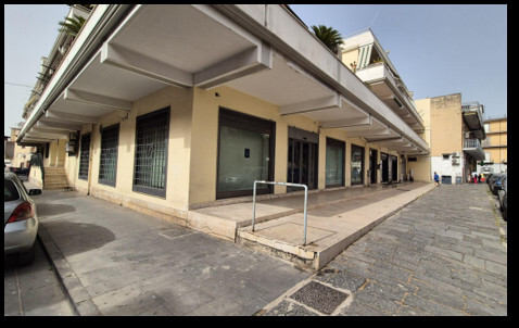 Negozio uso commerciale affitto a Caivano