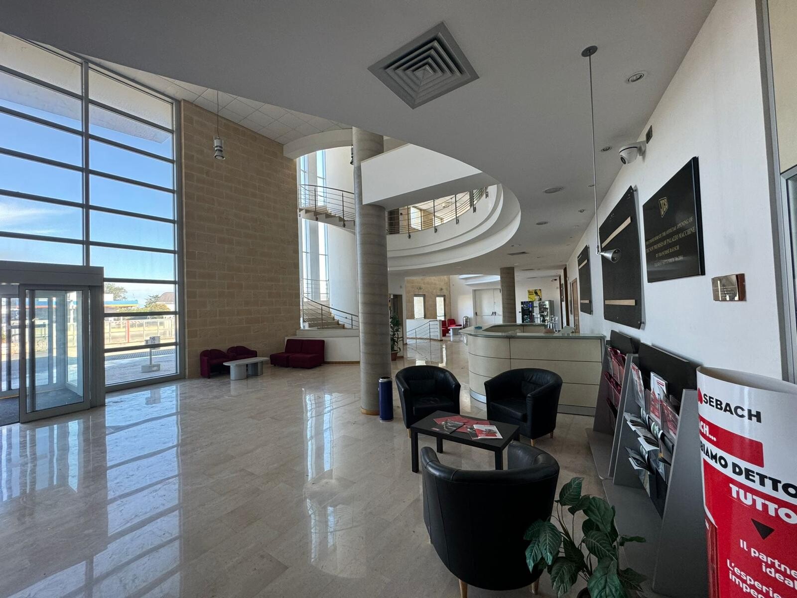 Complesso uso industriale affitto a Modugno