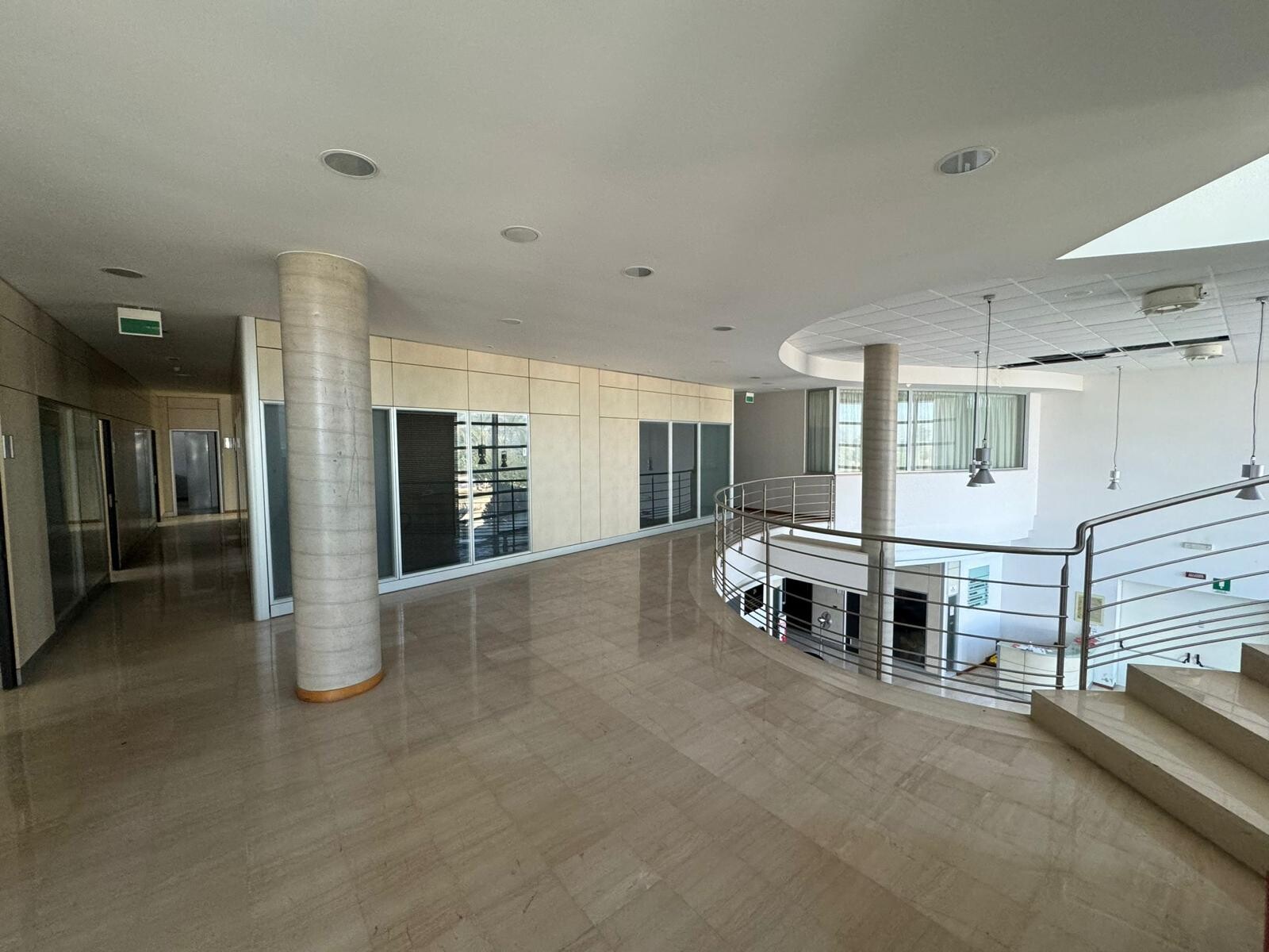 Complesso uso industriale affitto a Modugno