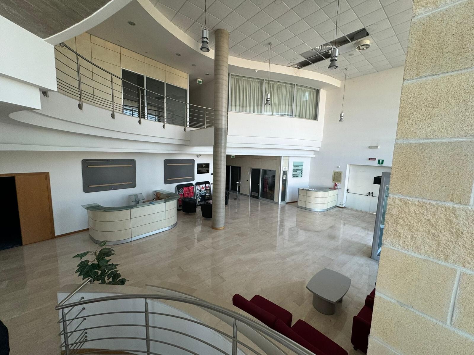 Complesso uso industriale affitto a Modugno