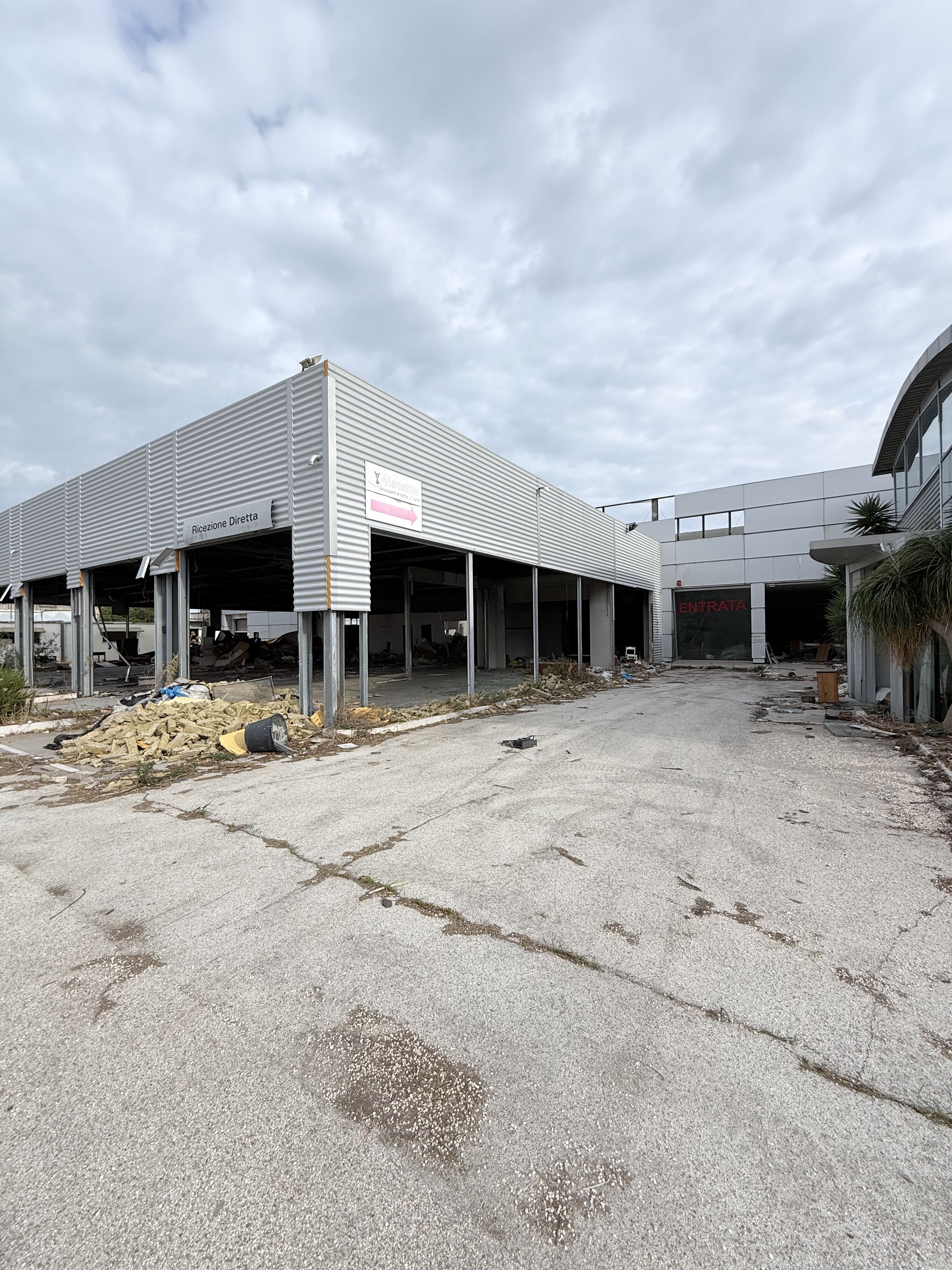 Negozio uso commerciale vendita a Bari