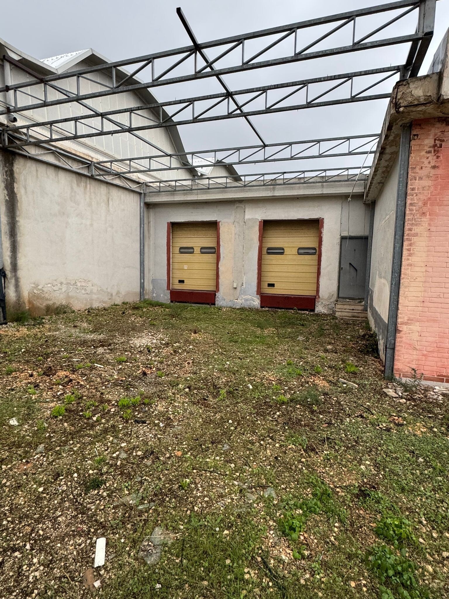 Complesso uso industriale vendita a Bari