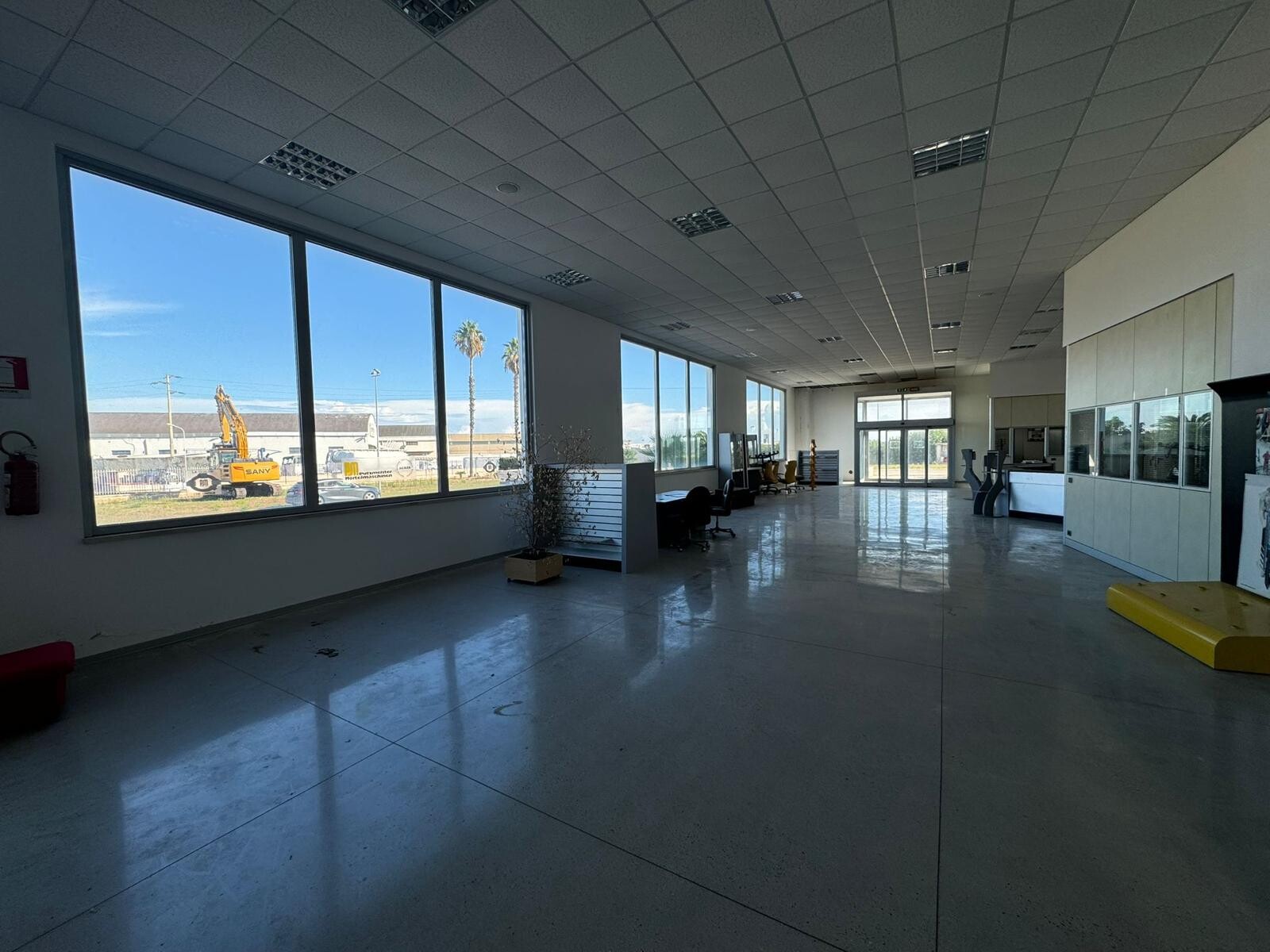 Complesso uso industriale affitto a Modugno