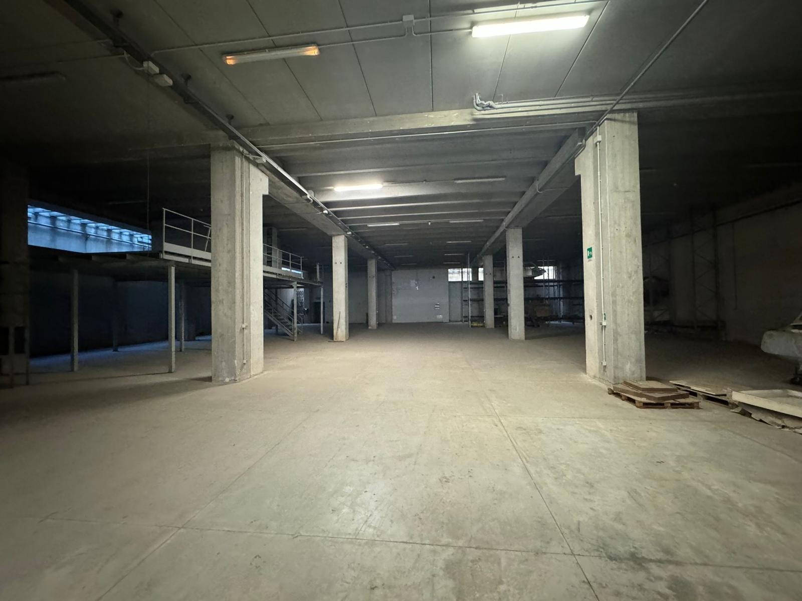 Complesso uso industriale affitto a Modugno