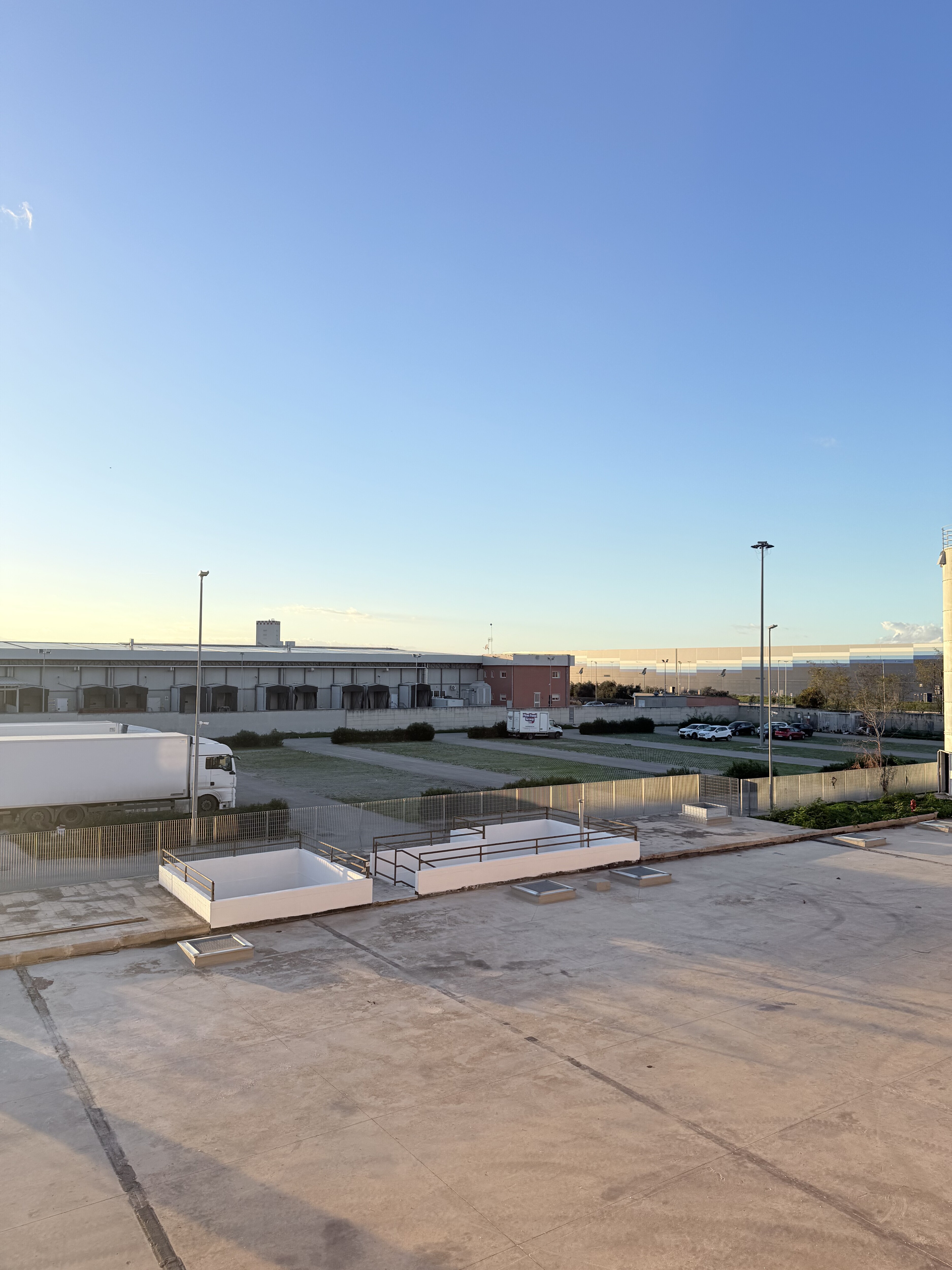 Complesso uso industriale affitto a Modugno