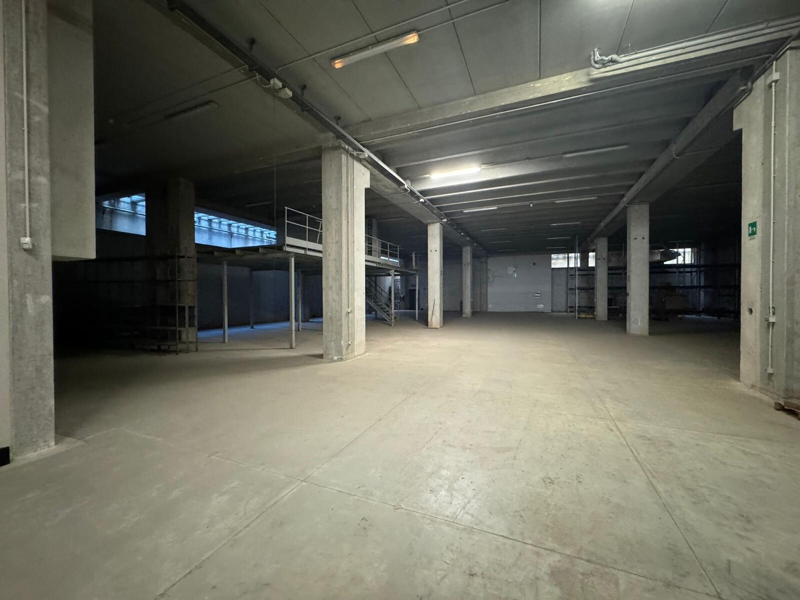 Complesso uso industriale affitto a Modugno