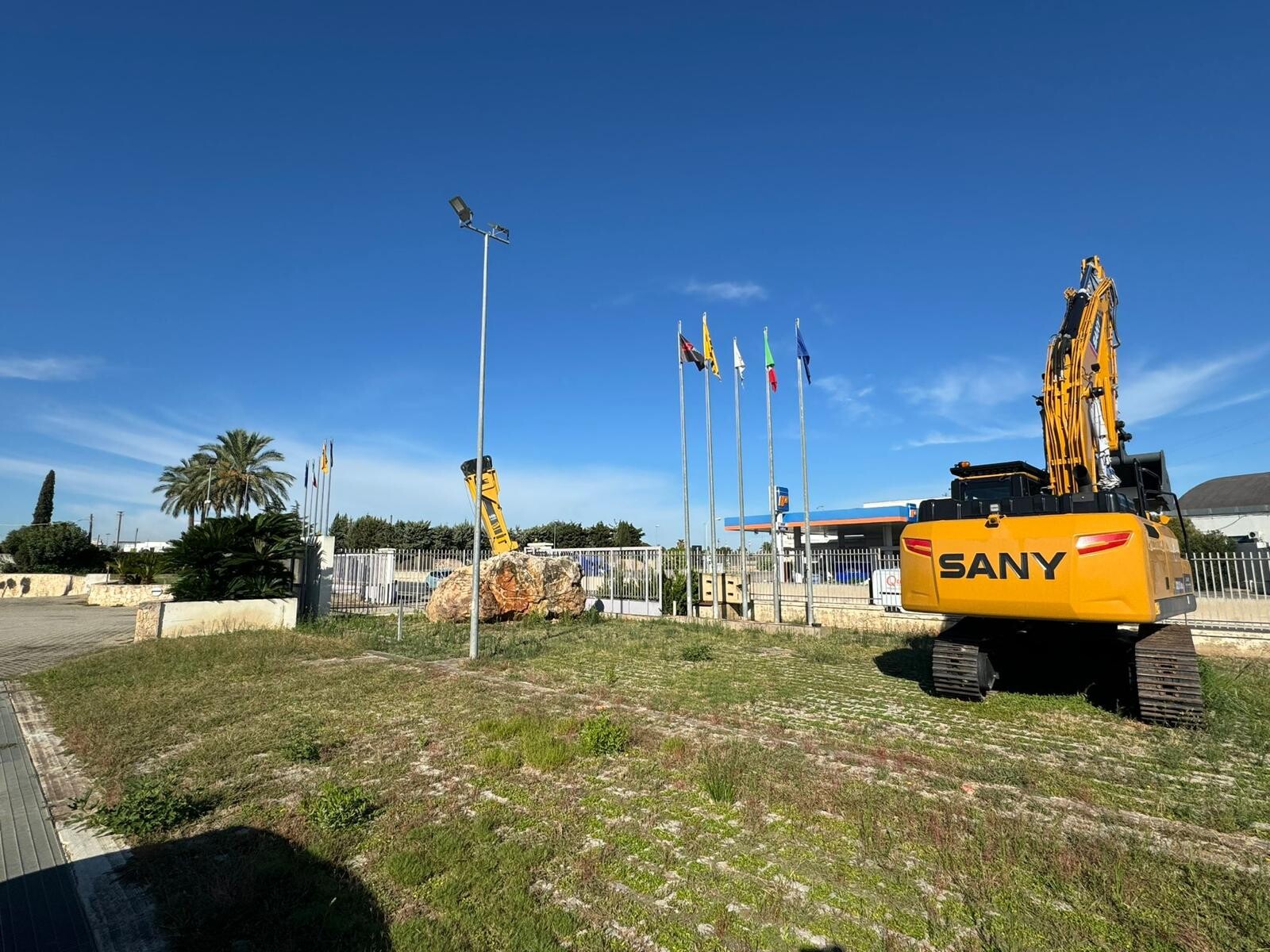 Complesso uso industriale affitto a Modugno