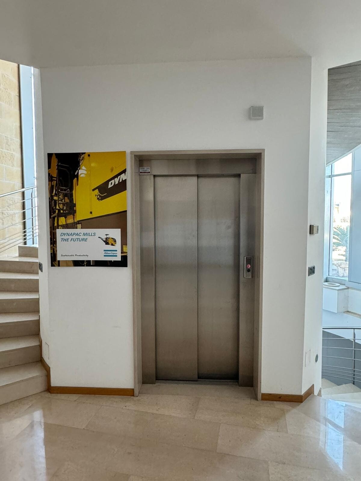 Complesso uso industriale affitto a Modugno