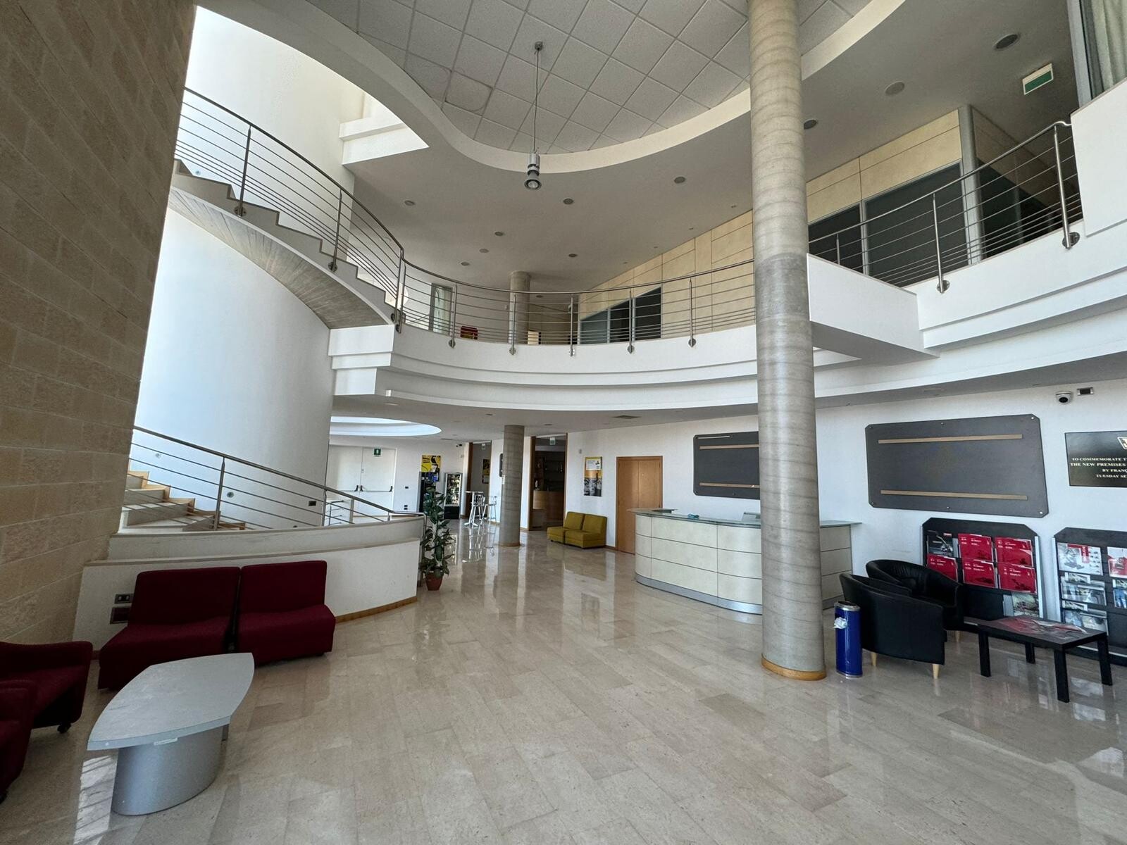 Complesso uso industriale affitto a Modugno