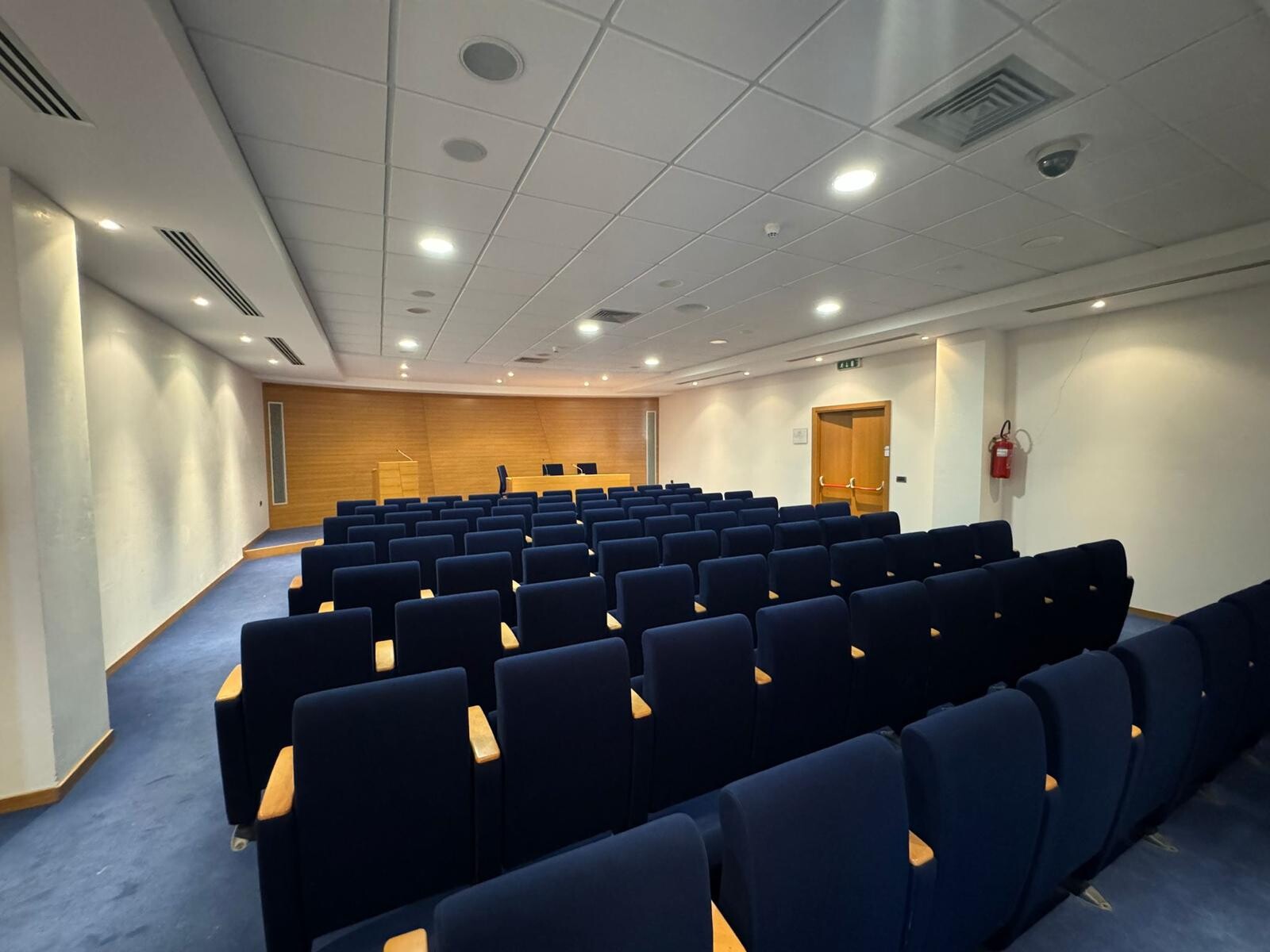 Complesso uso industriale affitto a Modugno