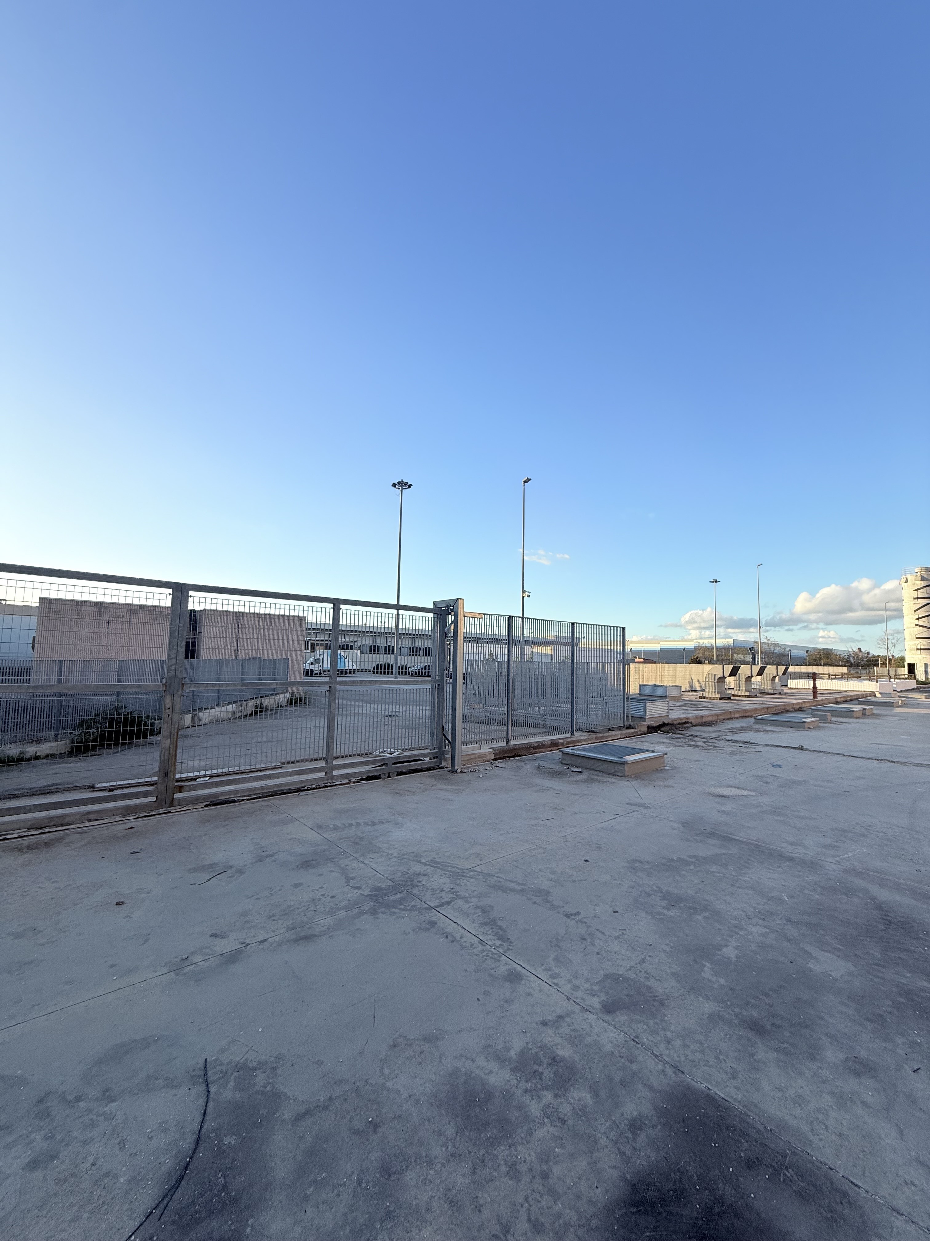 Complesso uso industriale affitto a Modugno