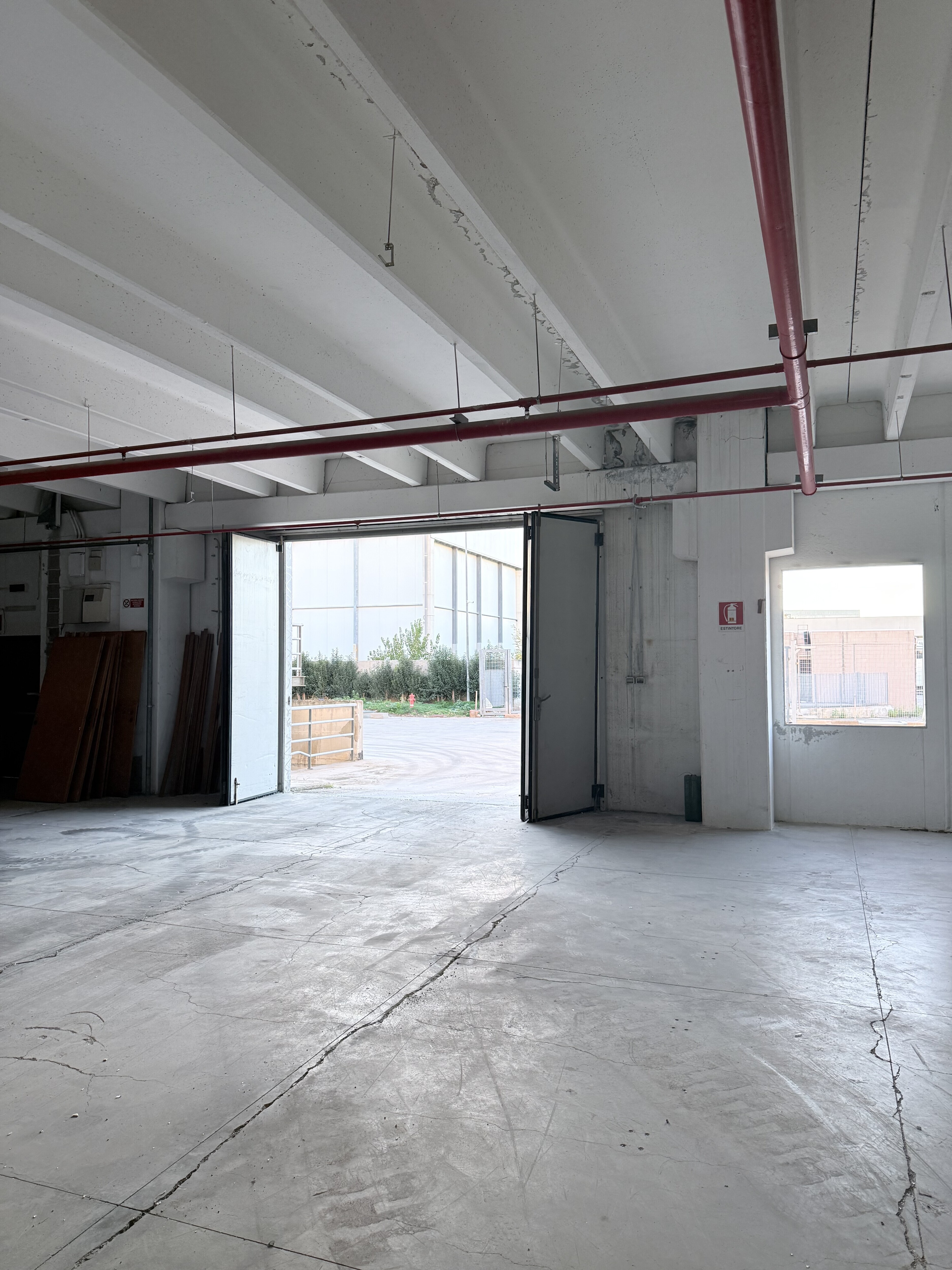 Complesso uso industriale affitto a Modugno