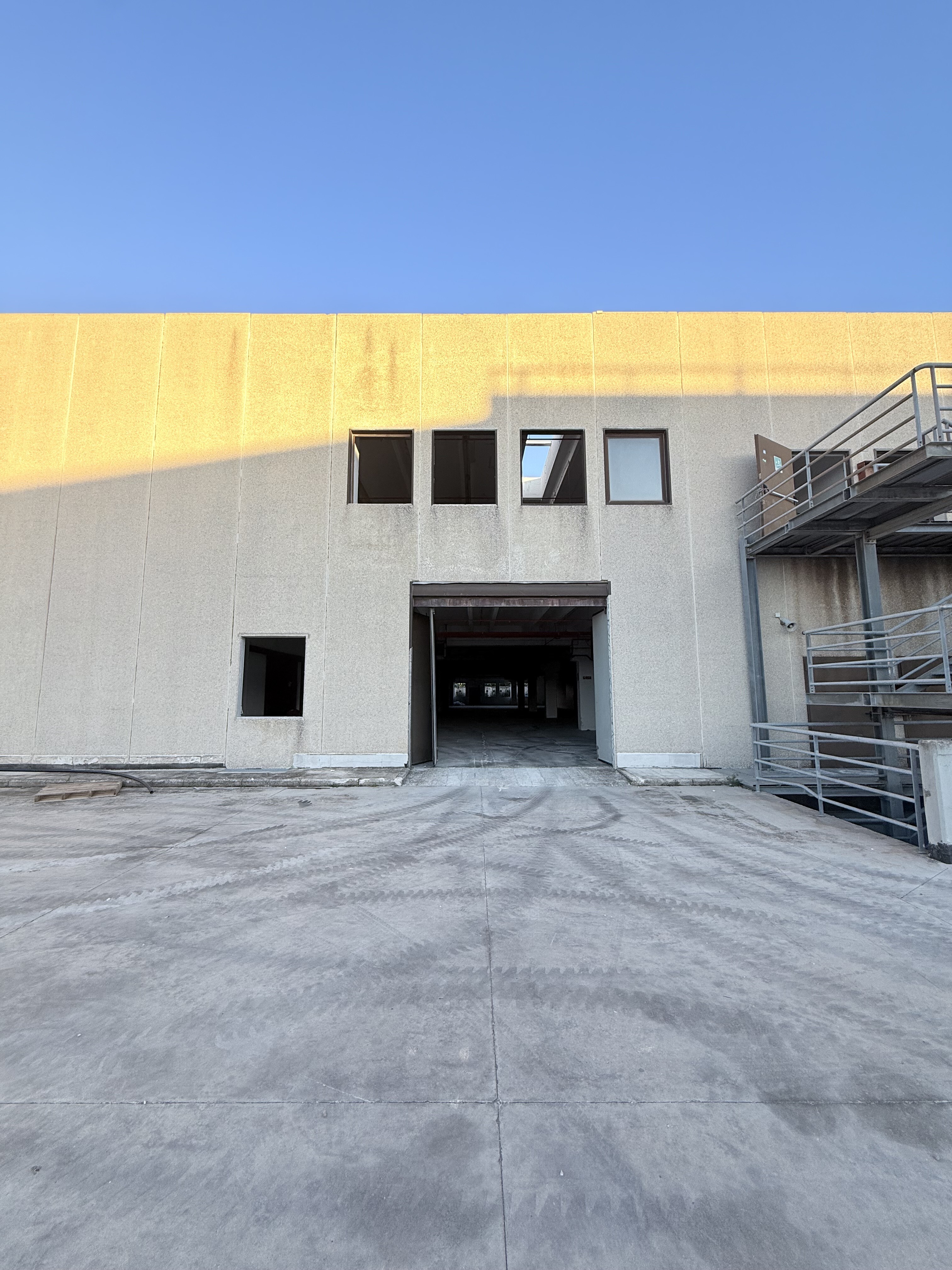 Complesso uso industriale affitto a Modugno