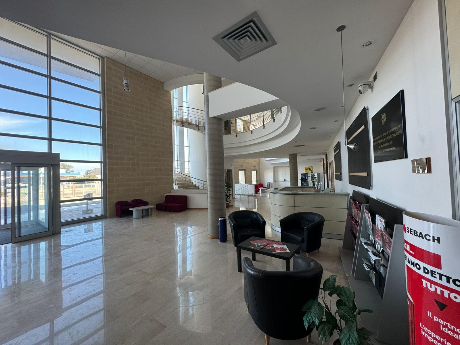 Complesso uso industriale affitto a Modugno